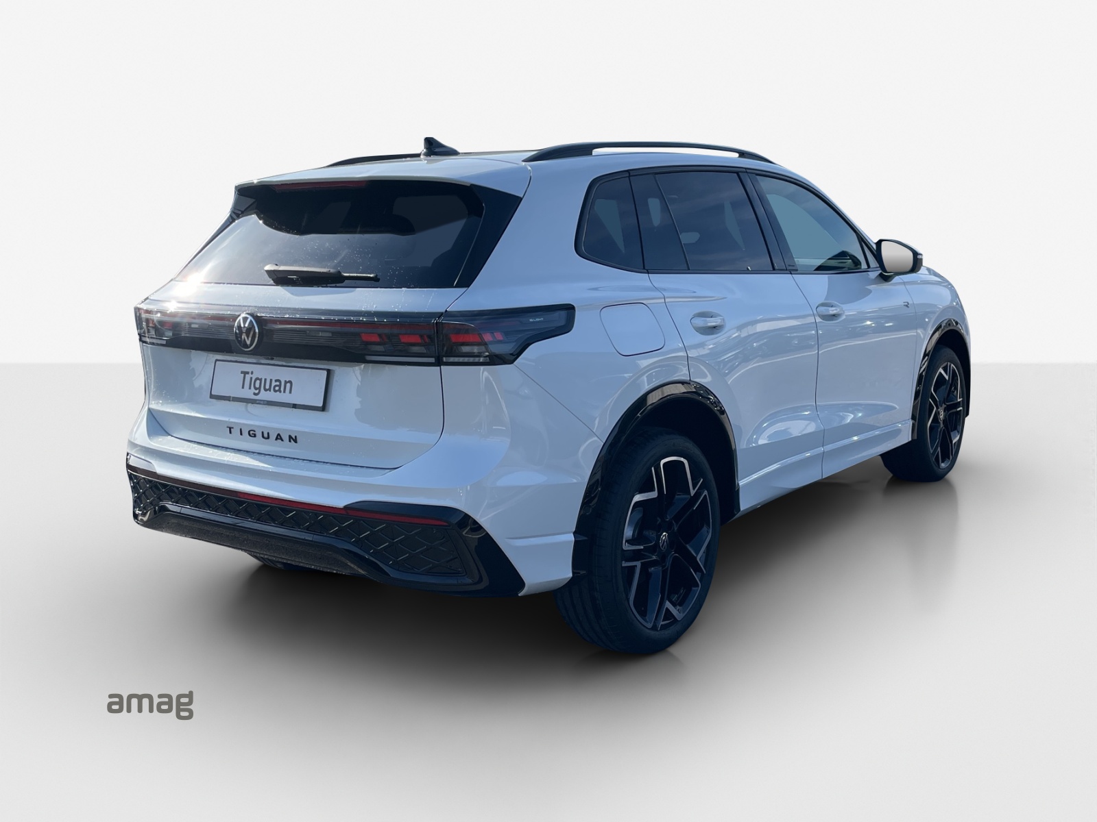 VW Tiguan 2.0 TSI DSG R-Line 4Motion-image-4