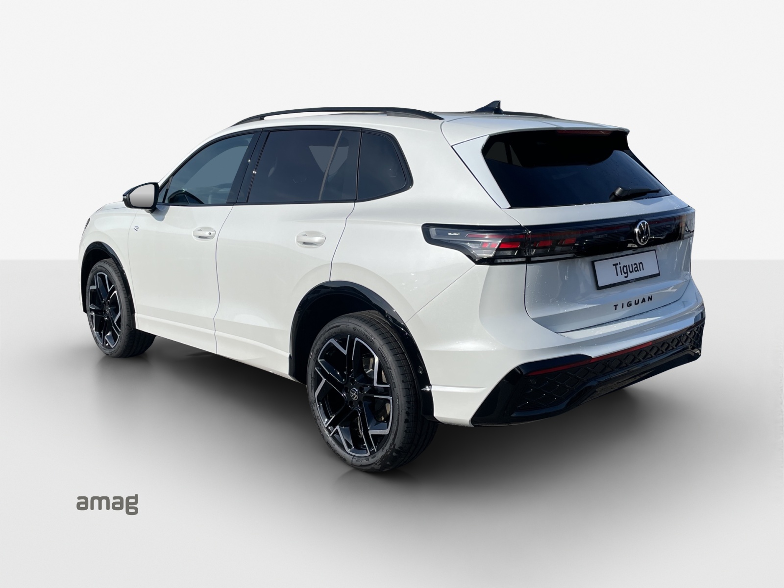 VW Tiguan 2.0 TSI DSG R-Line 4Motion-image-2