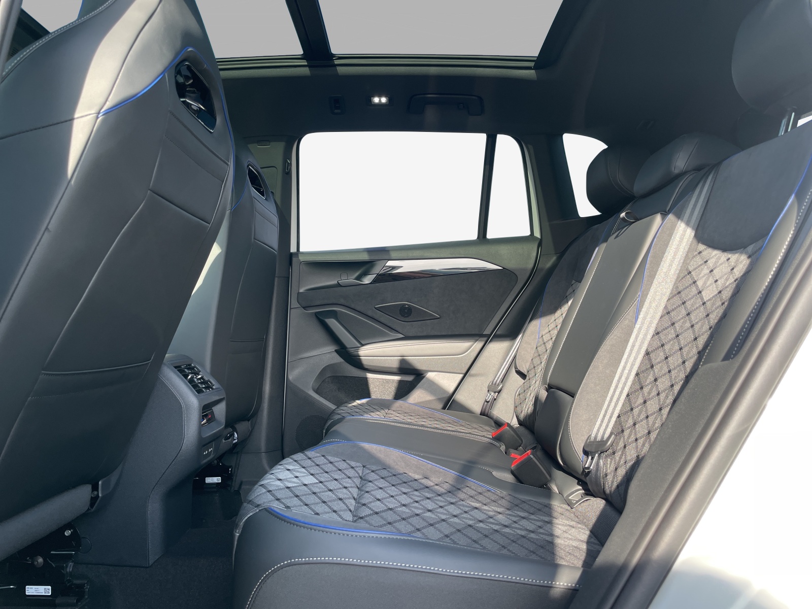 VW Tiguan 2.0 TSI DSG R-Line 4Motion-image-11