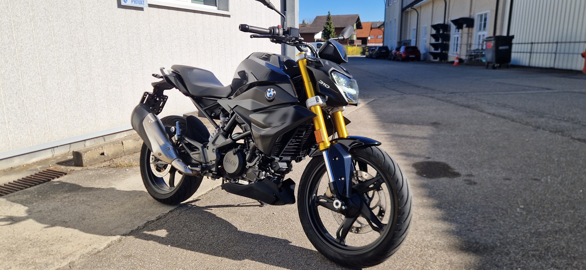 BMW G 310 R-showroom-element-2