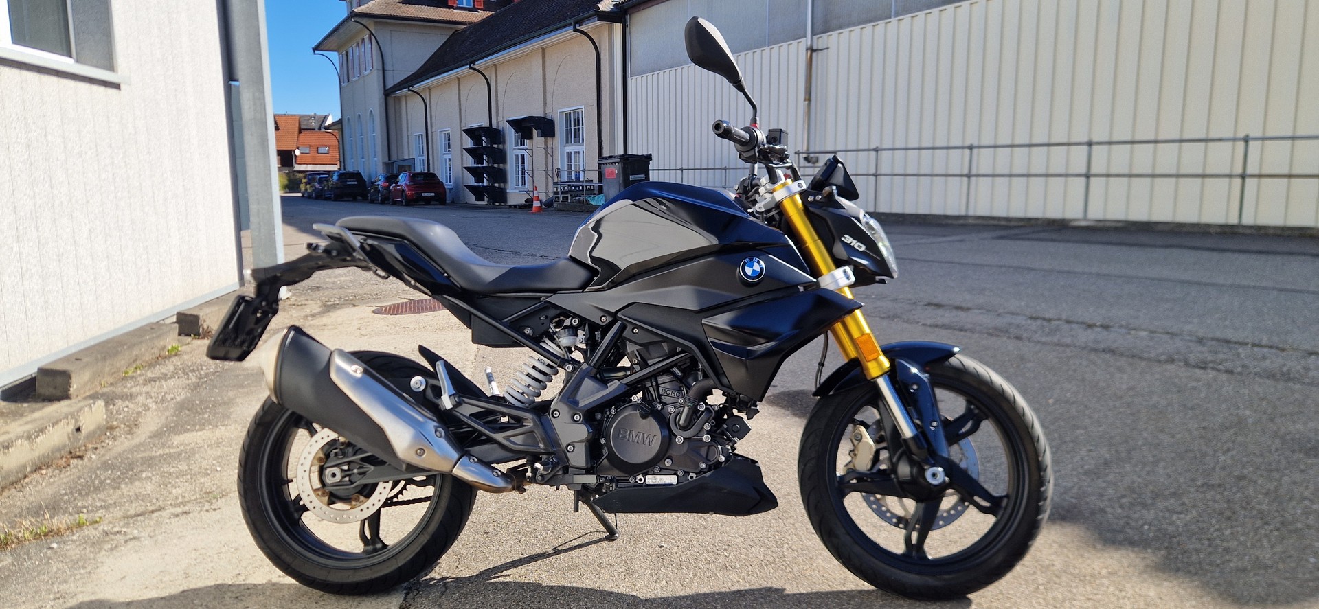 BMW G 310 R-showroom-element-3