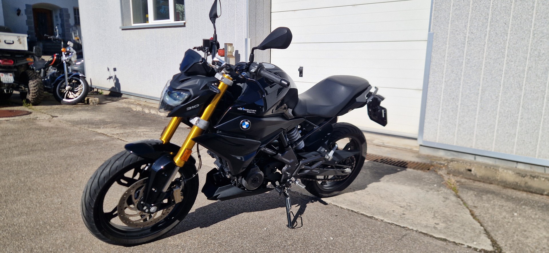 BMW G 310 R-showroom-element-1