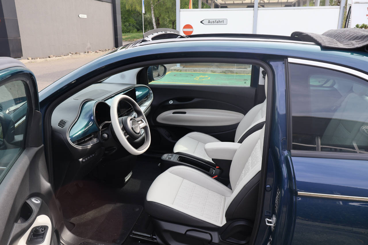 FIAT 500 Cabrio La Prima-image-12