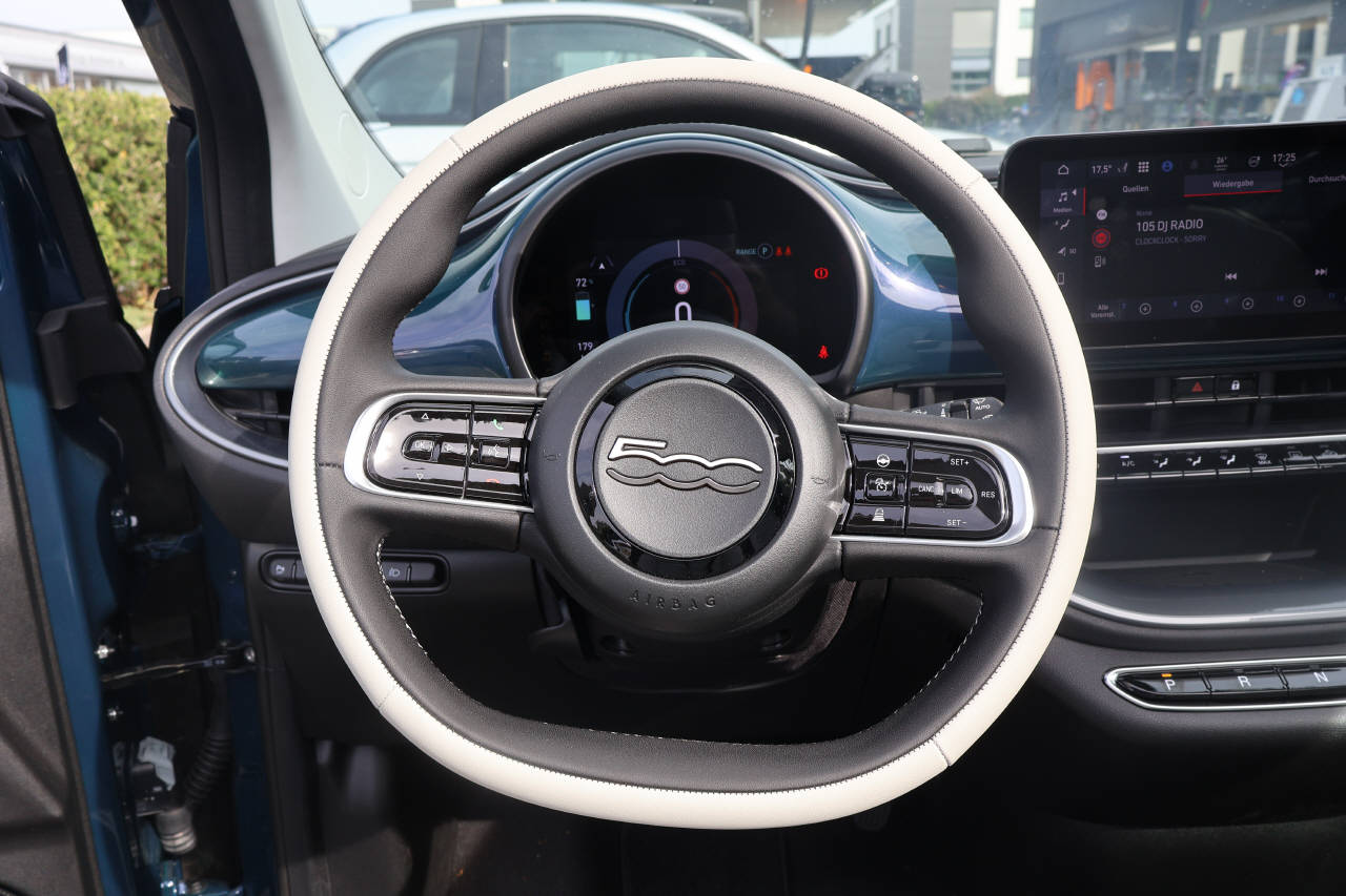 FIAT 500 Cabrio La Prima-image-11