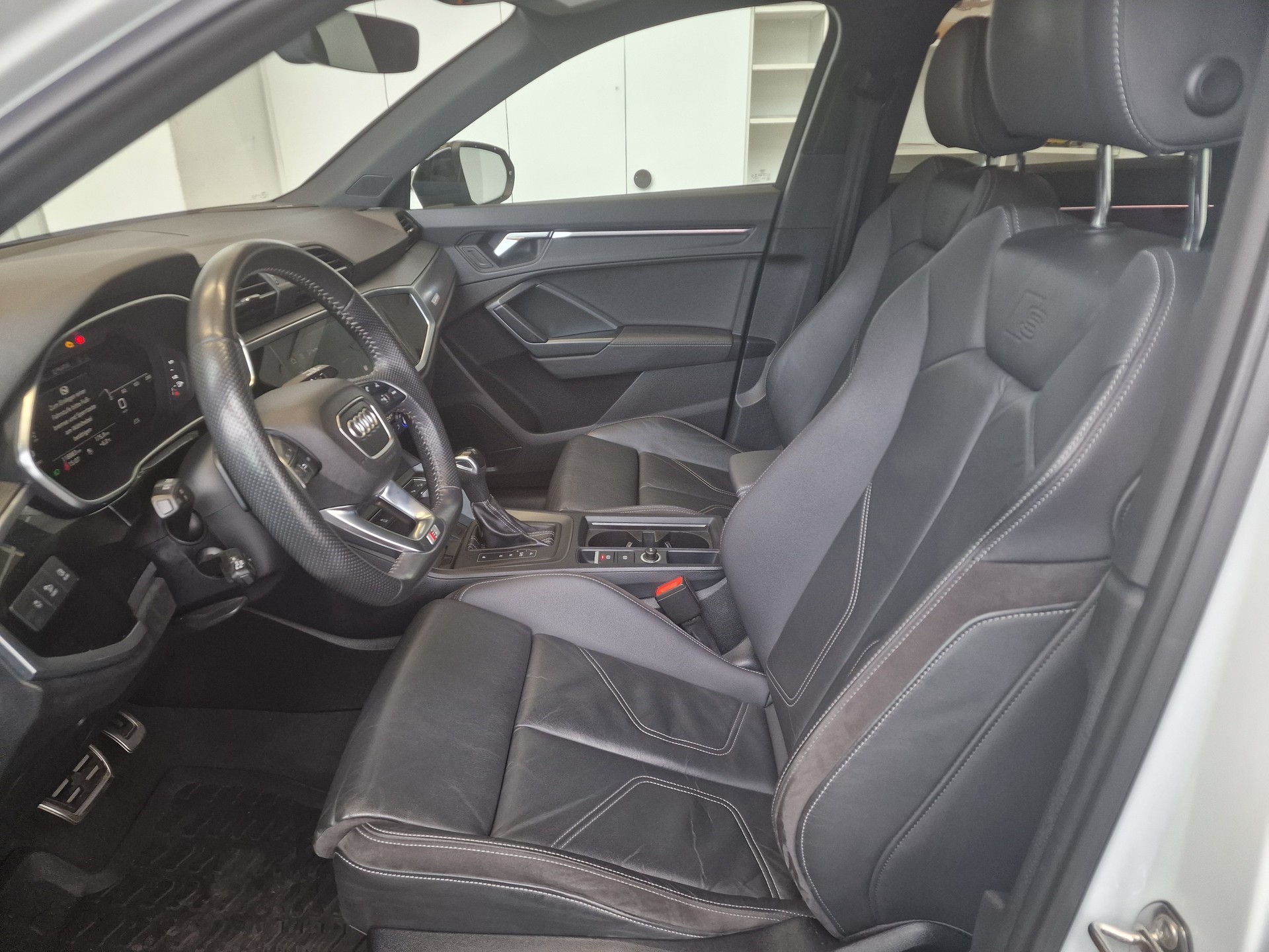 AUDI Q3 45 TFSI S line quattro S-tronic-image-11