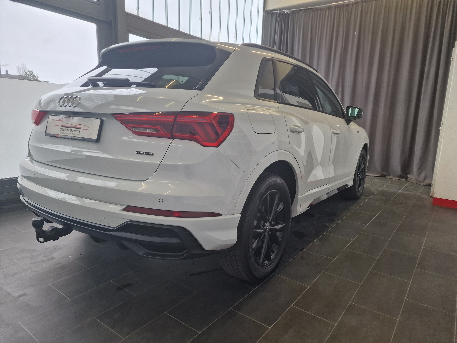 AUDI Q3 45 TFSI S line quattro S-tronic-image-6