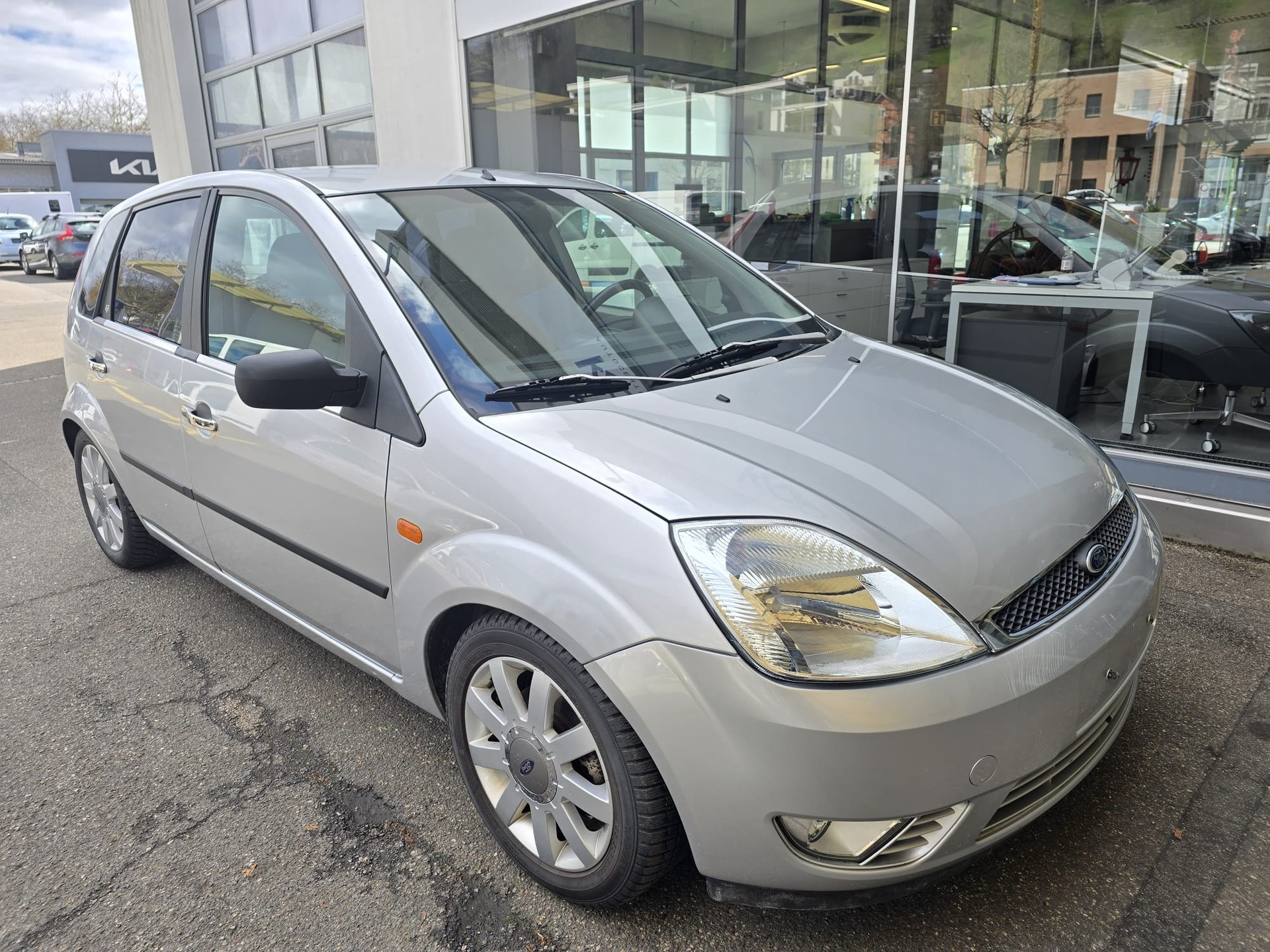 FORD Fiesta 1.4 16V Trend-image-2