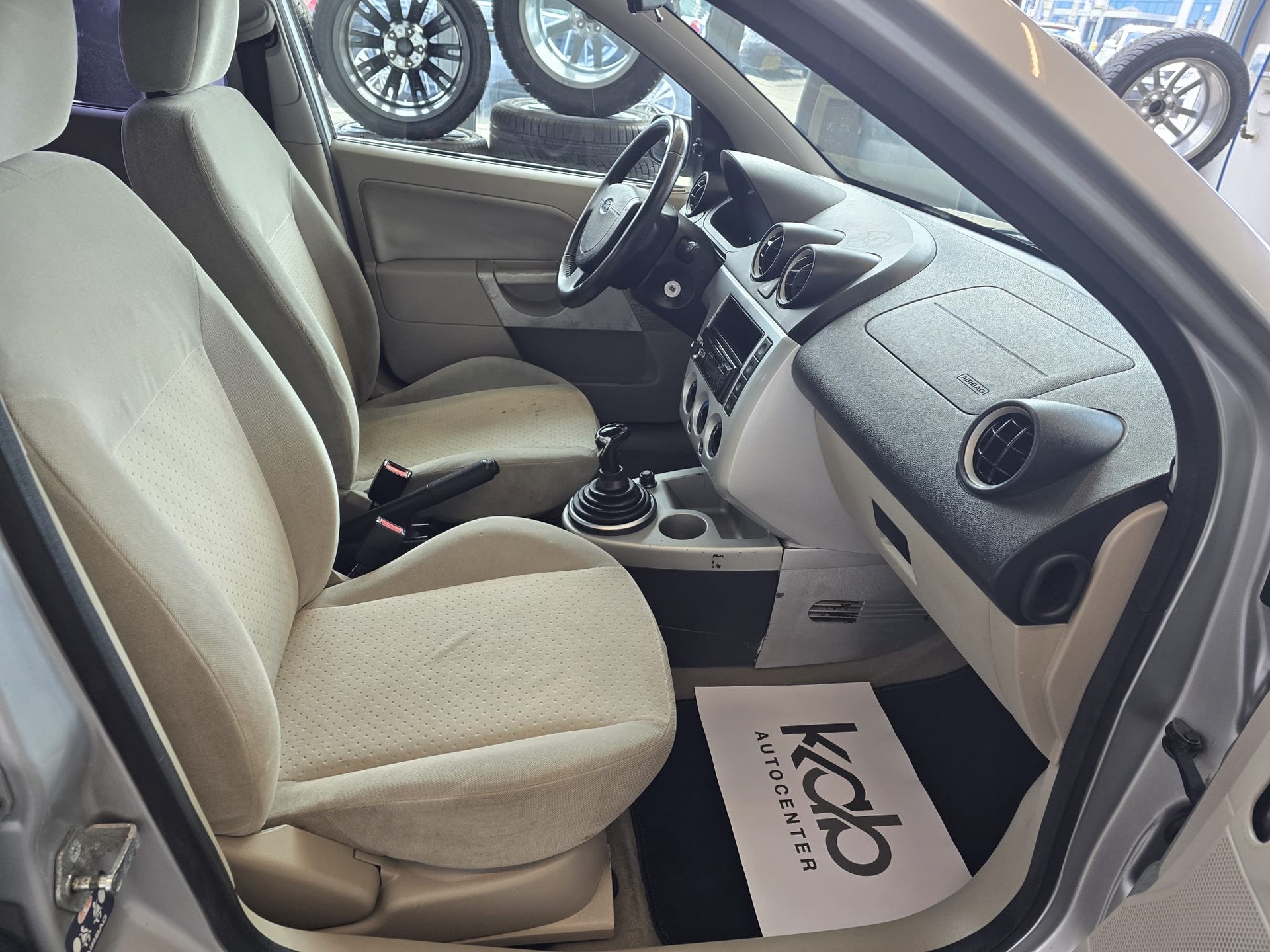 FORD Fiesta 1.4 16V Trend-image-8