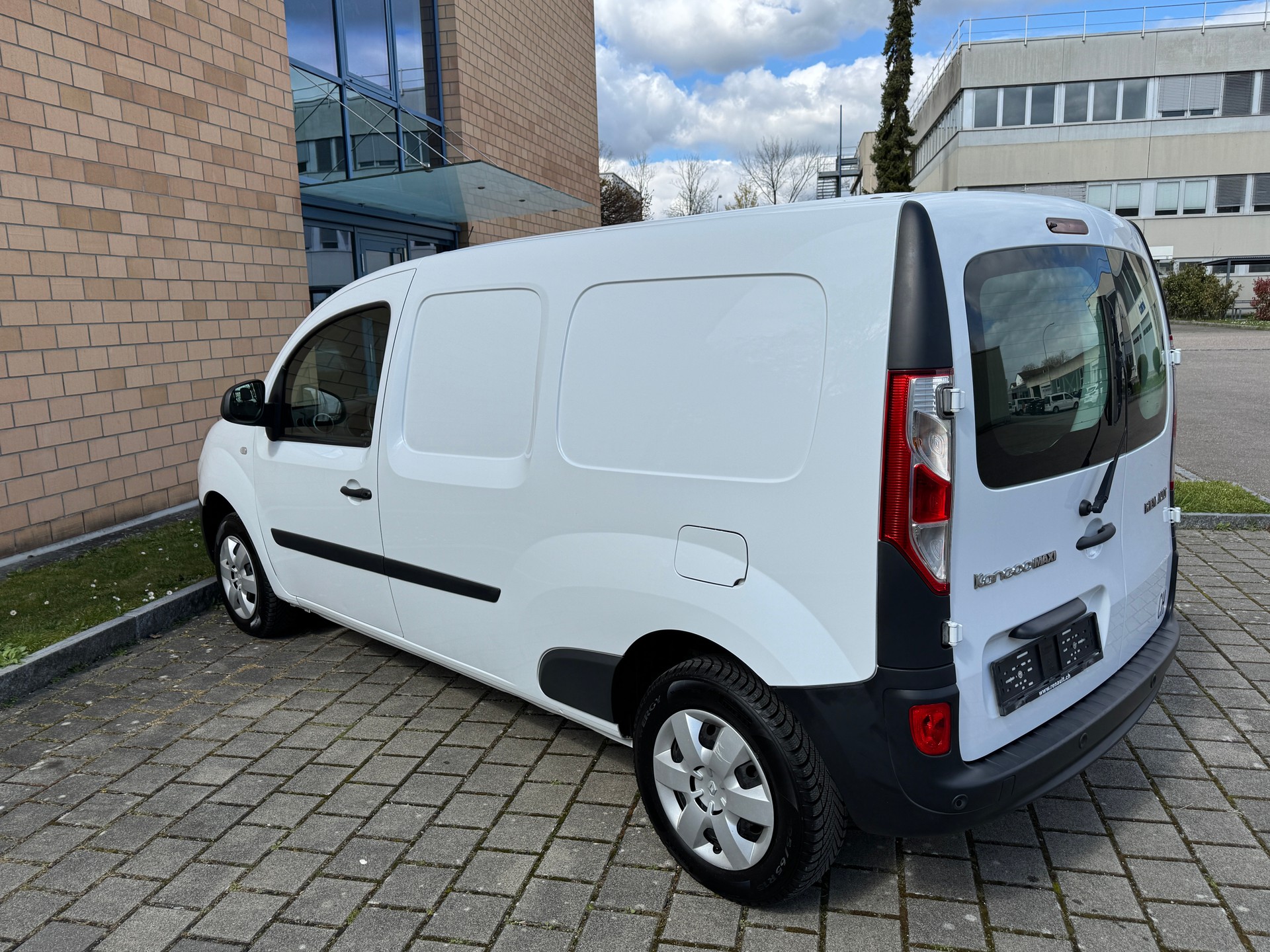 RENAULT KANGOO MAXI-image-11