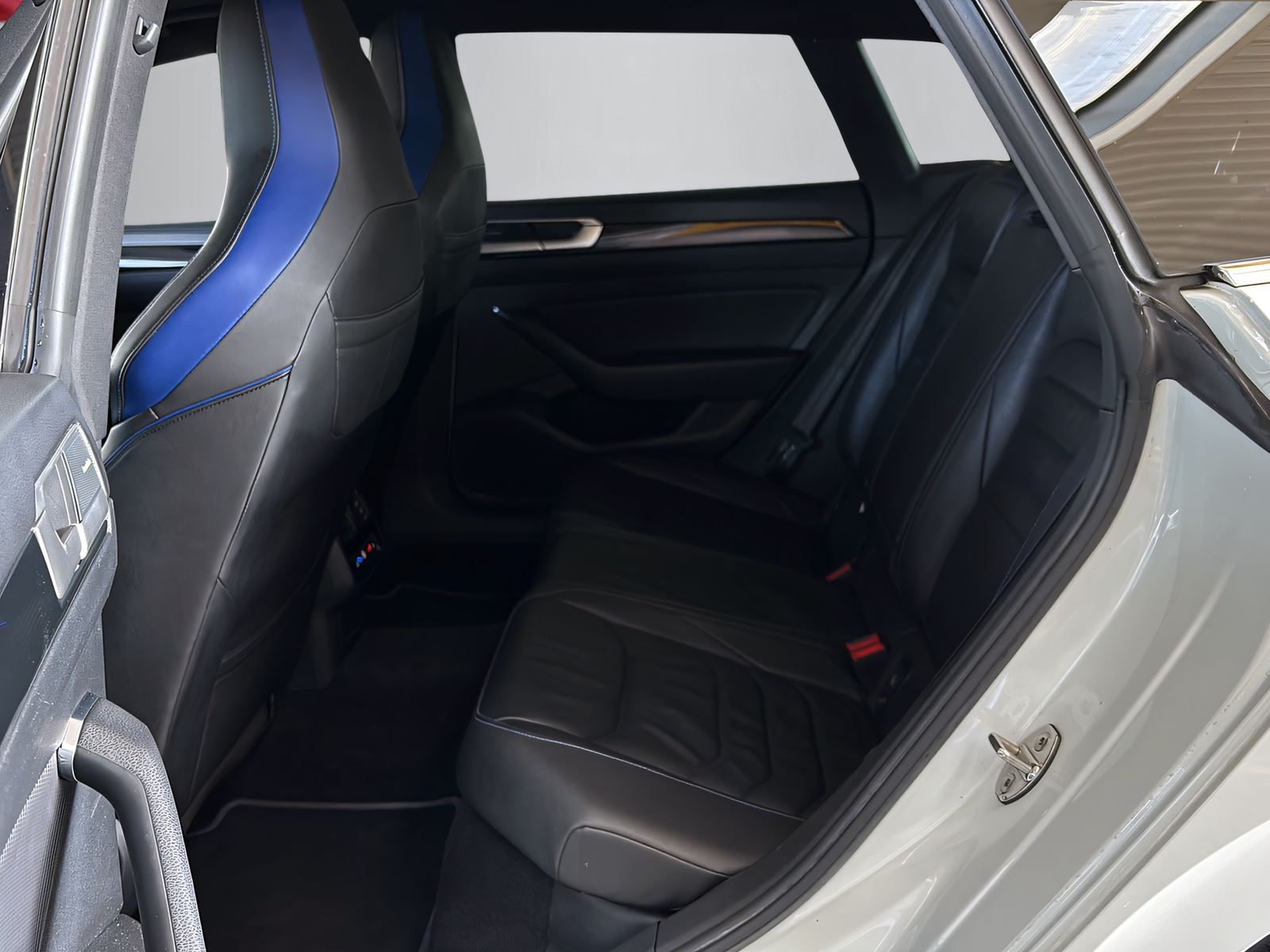 VW Arteon Shooting Brake 2.0 TSI R DSG 4m-image-6
