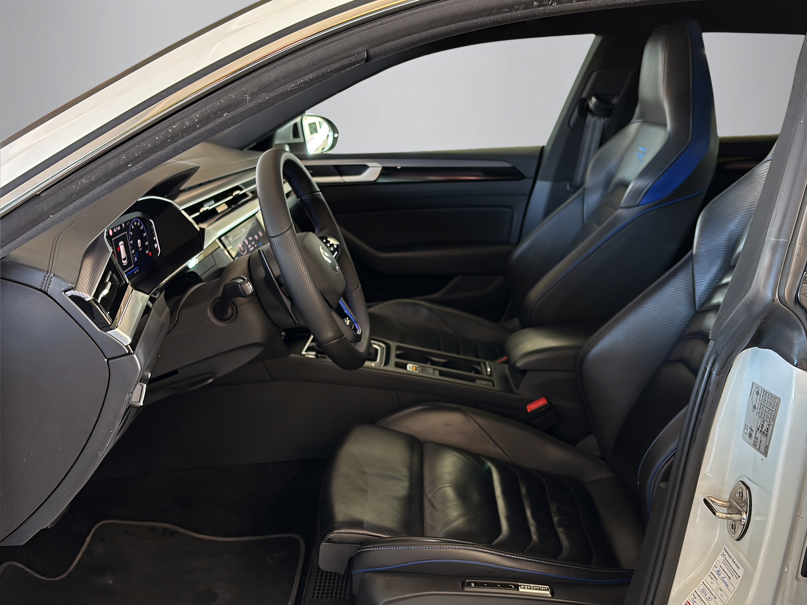 VW Arteon Shooting Brake 2.0 TSI R DSG 4m-image-2