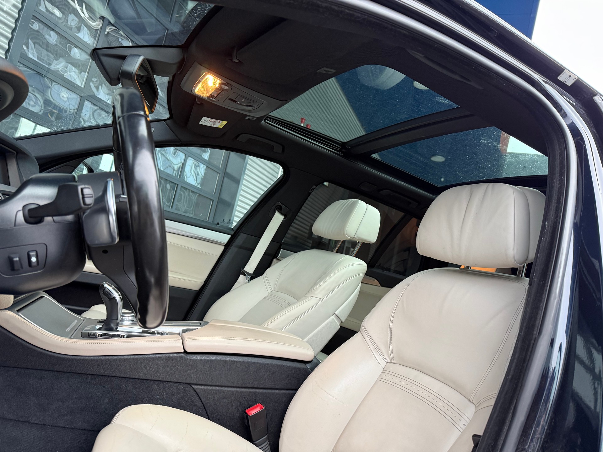 BMW 530d Touring xDrive M Sport-image-9