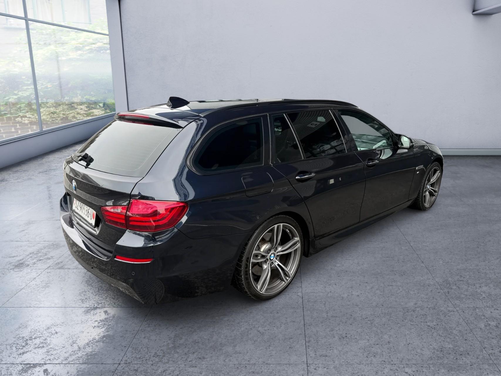 BMW 530d Touring xDrive M Sport-image-4