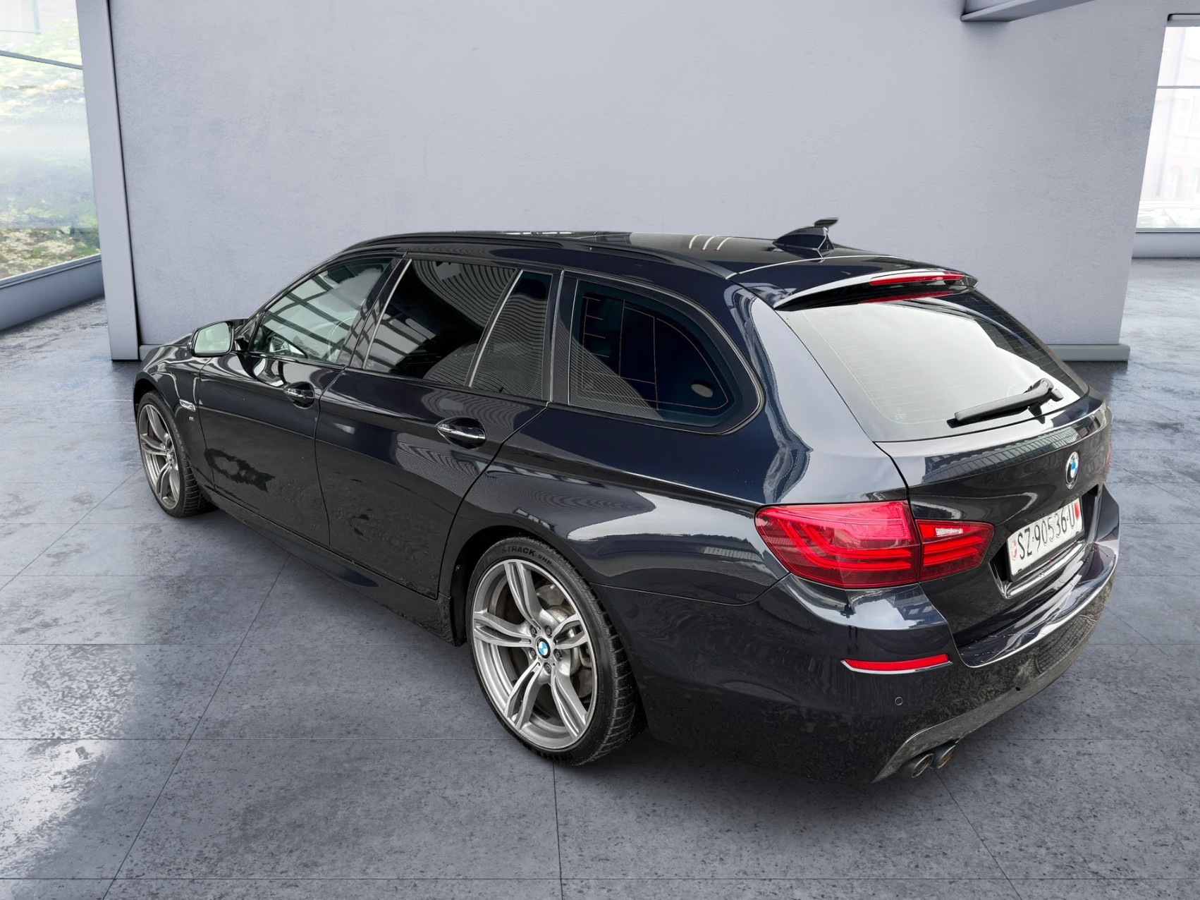 BMW 530d Touring xDrive M Sport-image-3