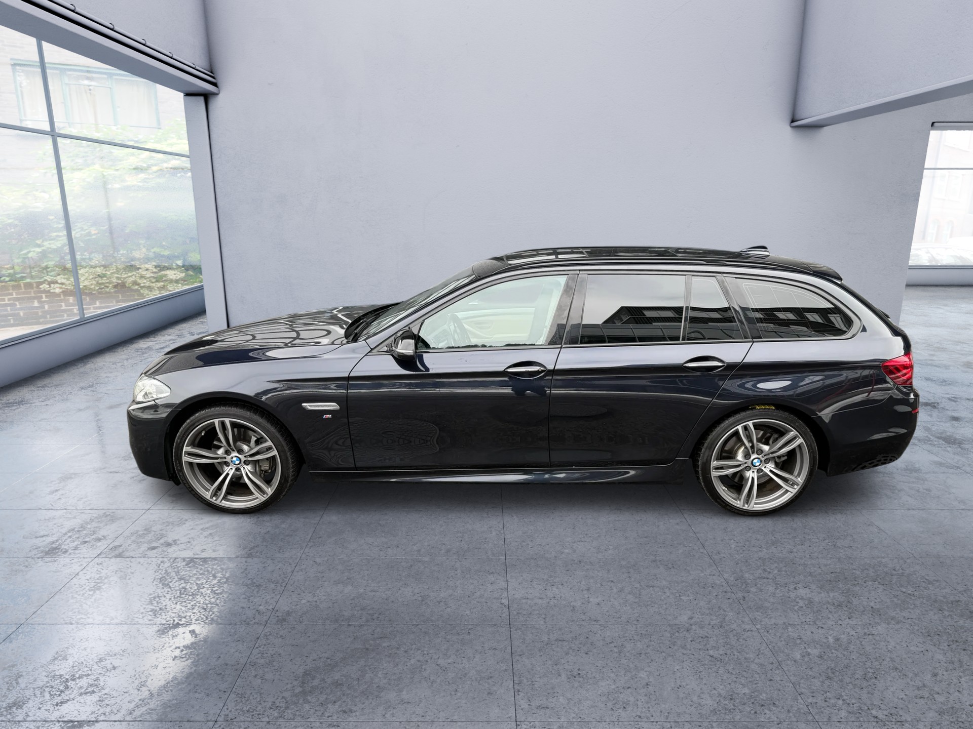 BMW 530d Touring xDrive M Sport-image-2