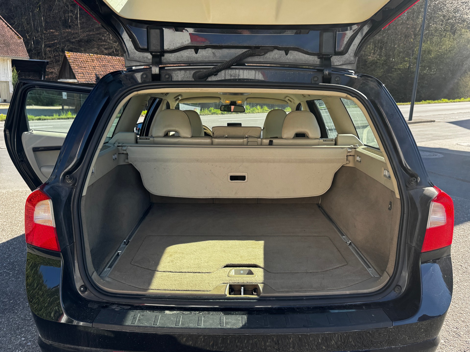 VOLVO V70 2.5T Flexifuel Momentum Geartronic-image-9