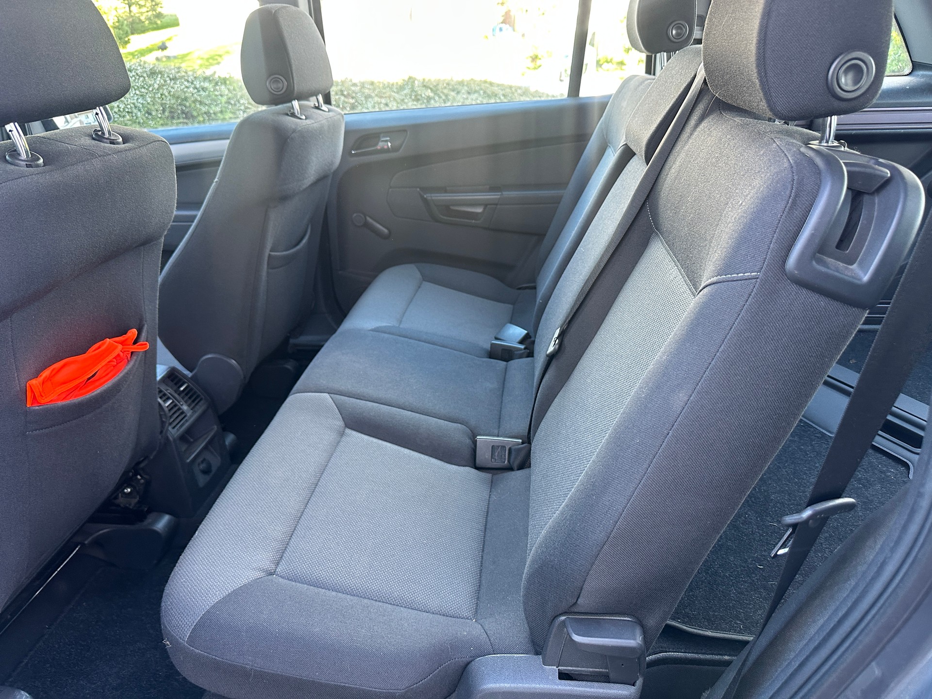 OPEL Zafira 1.9 CDTI (Essentia)-image-4