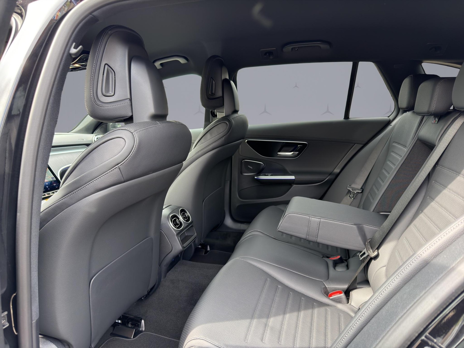 MERCEDES-BENZ C 220 d Swiss Star AMG Line 4matic Kombi-image-9