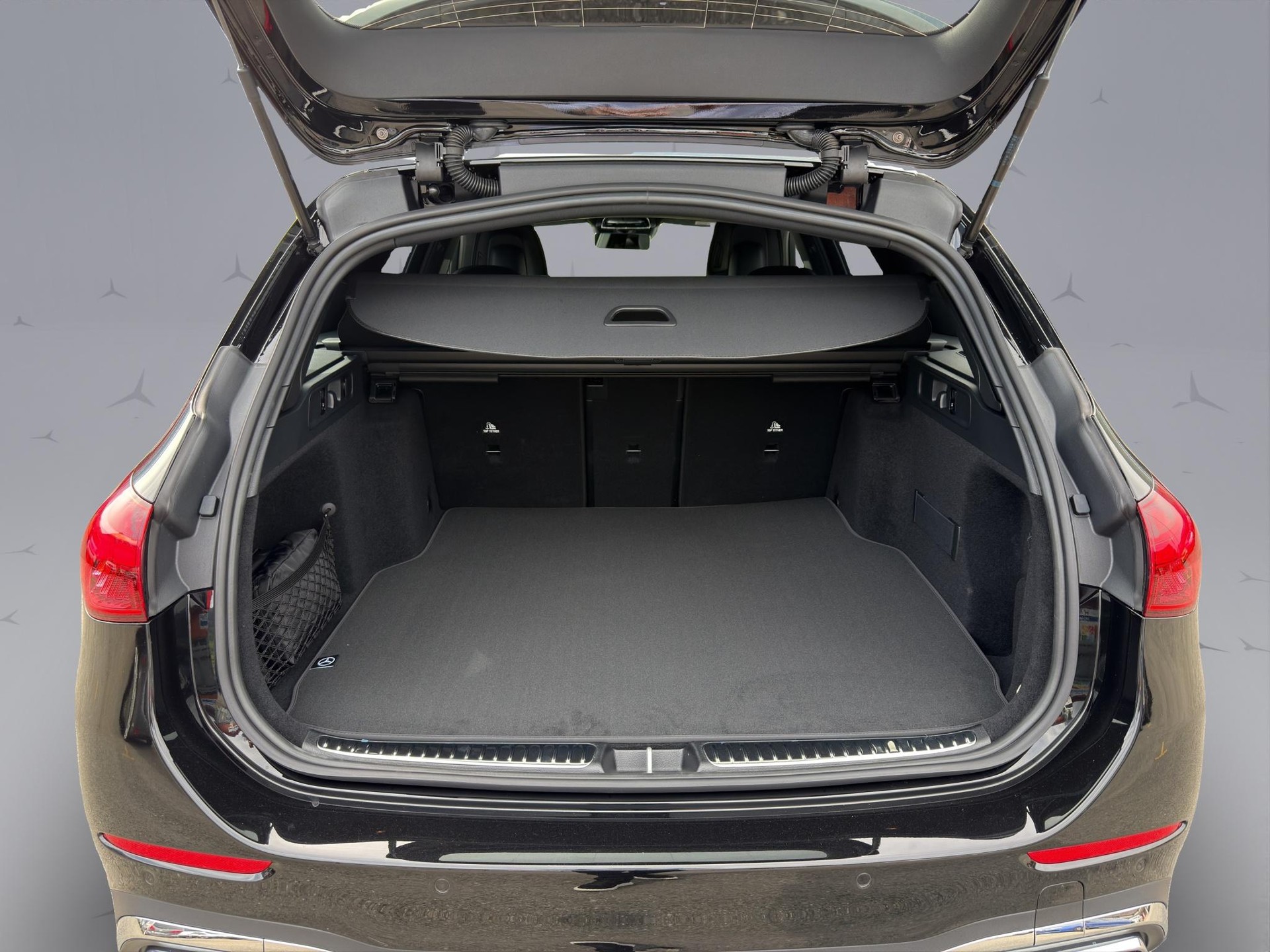 MERCEDES-BENZ C 220 d Swiss Star AMG Line 4matic Kombi-image-16
