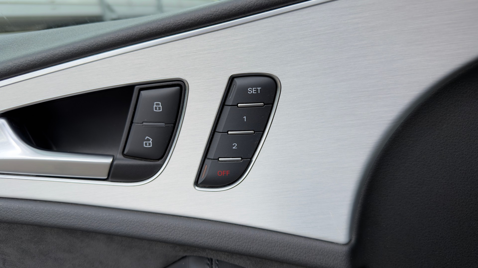 AUDI A6 Avant 3.0 BiTDI V6 quattro tiptronic-image-11