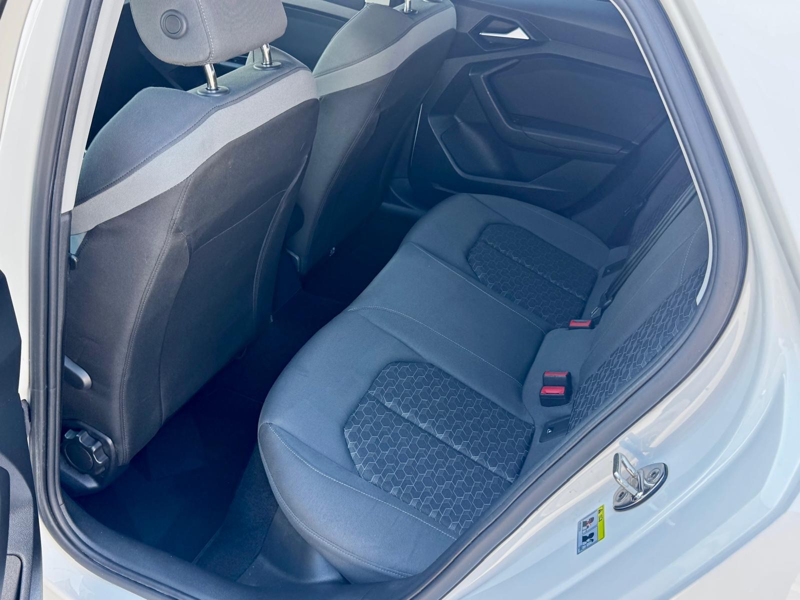 AUDI A1 Sportback 30 TFSI advanced-image-13