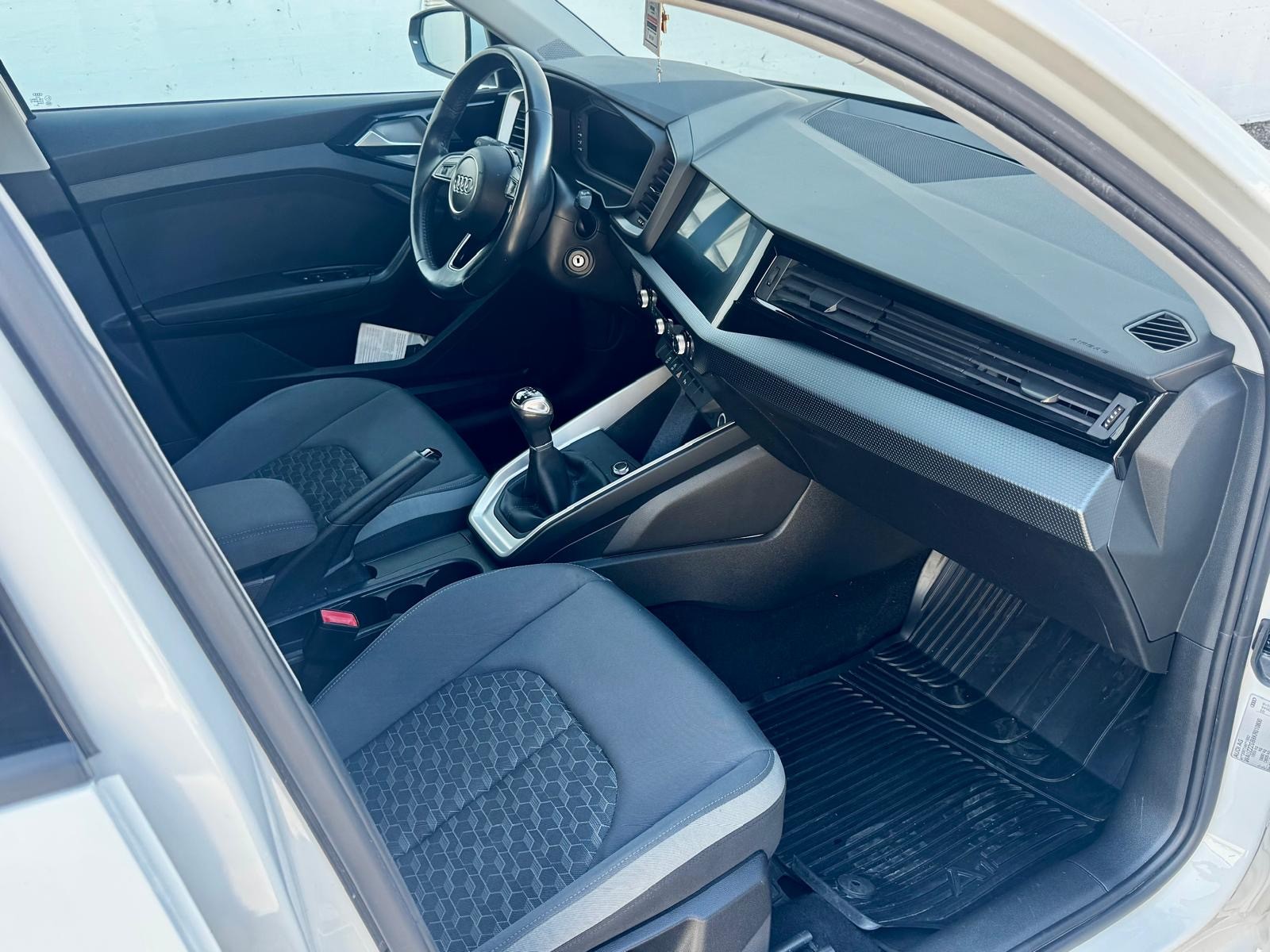 AUDI A1 Sportback 30 TFSI advanced-image-9