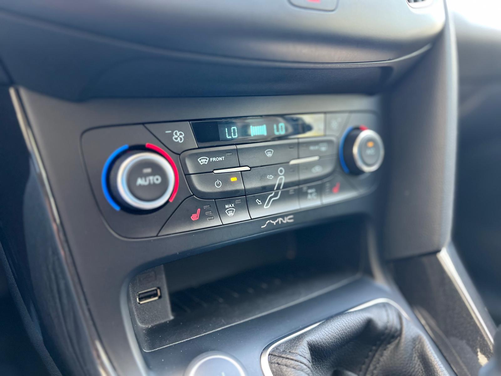 FORD Focus Station Wagon 1.5i EcoB SCTi 182 Titanium-image-16