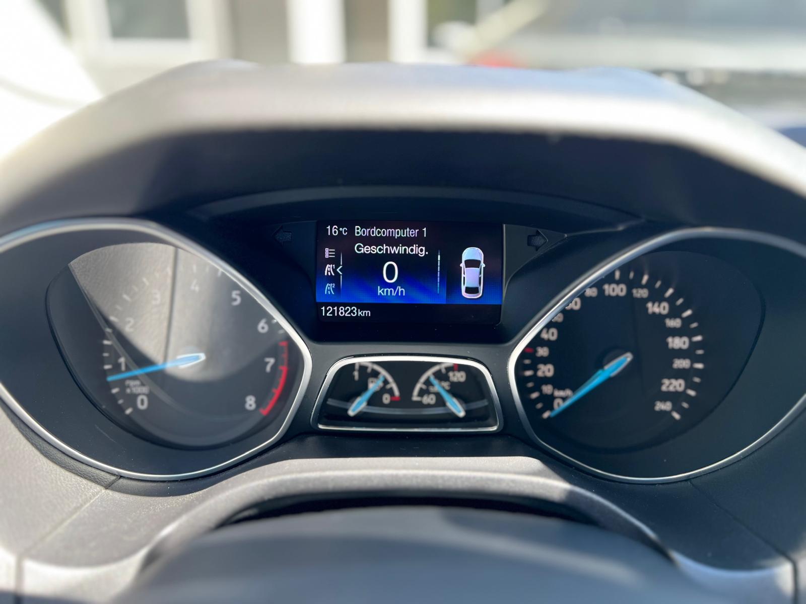 FORD Focus Station Wagon 1.5i EcoB SCTi 182 Titanium-image-11