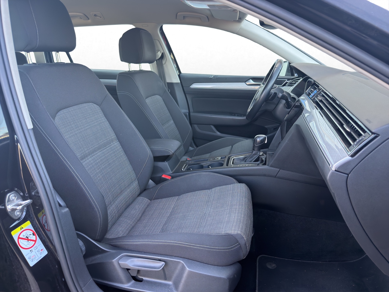 VW Passat 2.0 TDI BMT Business 4Motion DSG-image-11