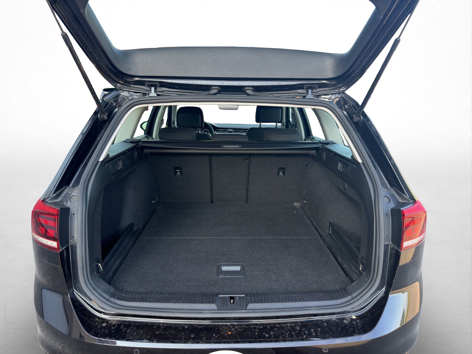 VW Passat 2.0 TDI BMT Business 4Motion DSG-image-8