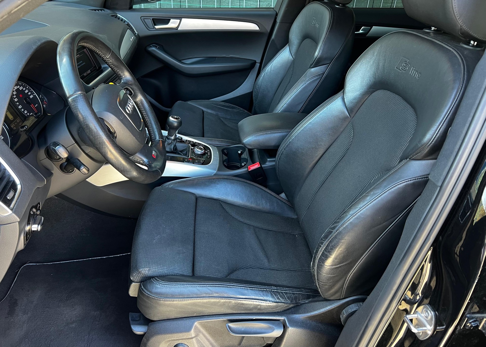 AUDI Q5 2.0 TFSI quattro-image-10