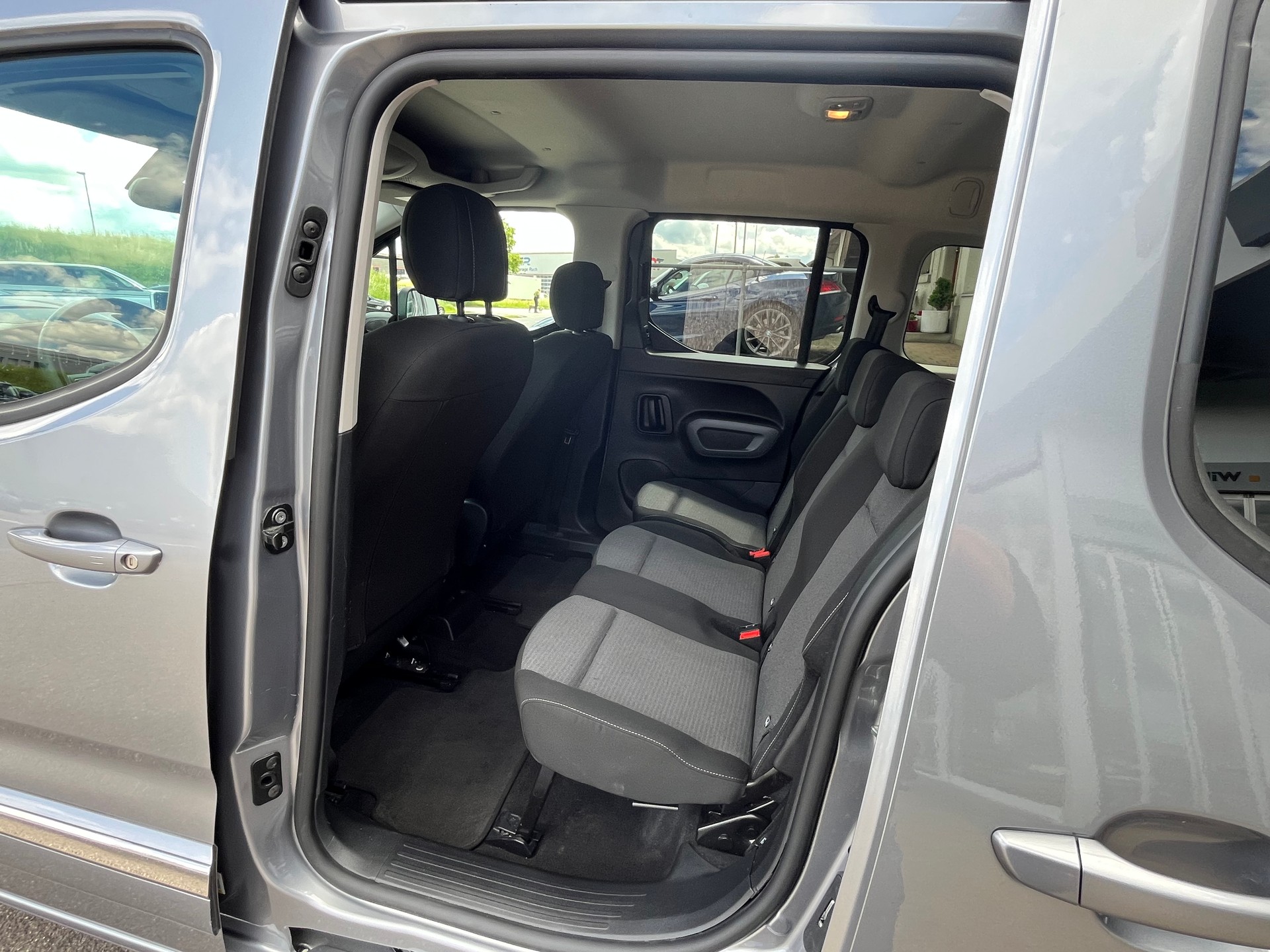 TOYOTA Proace City Verso 1.5 Trend Long Automatik-image-13