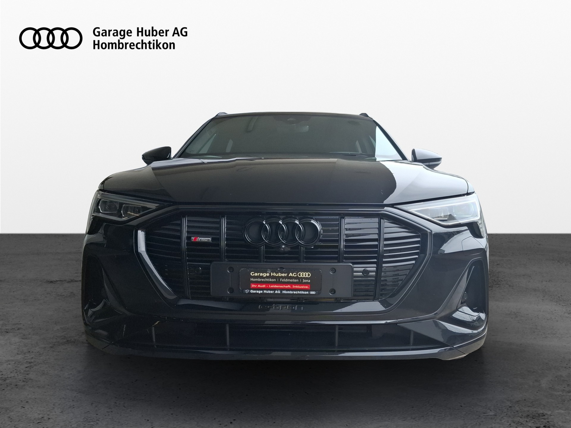AUDI e-tron 55 S Line Black Edition quattro-image-2