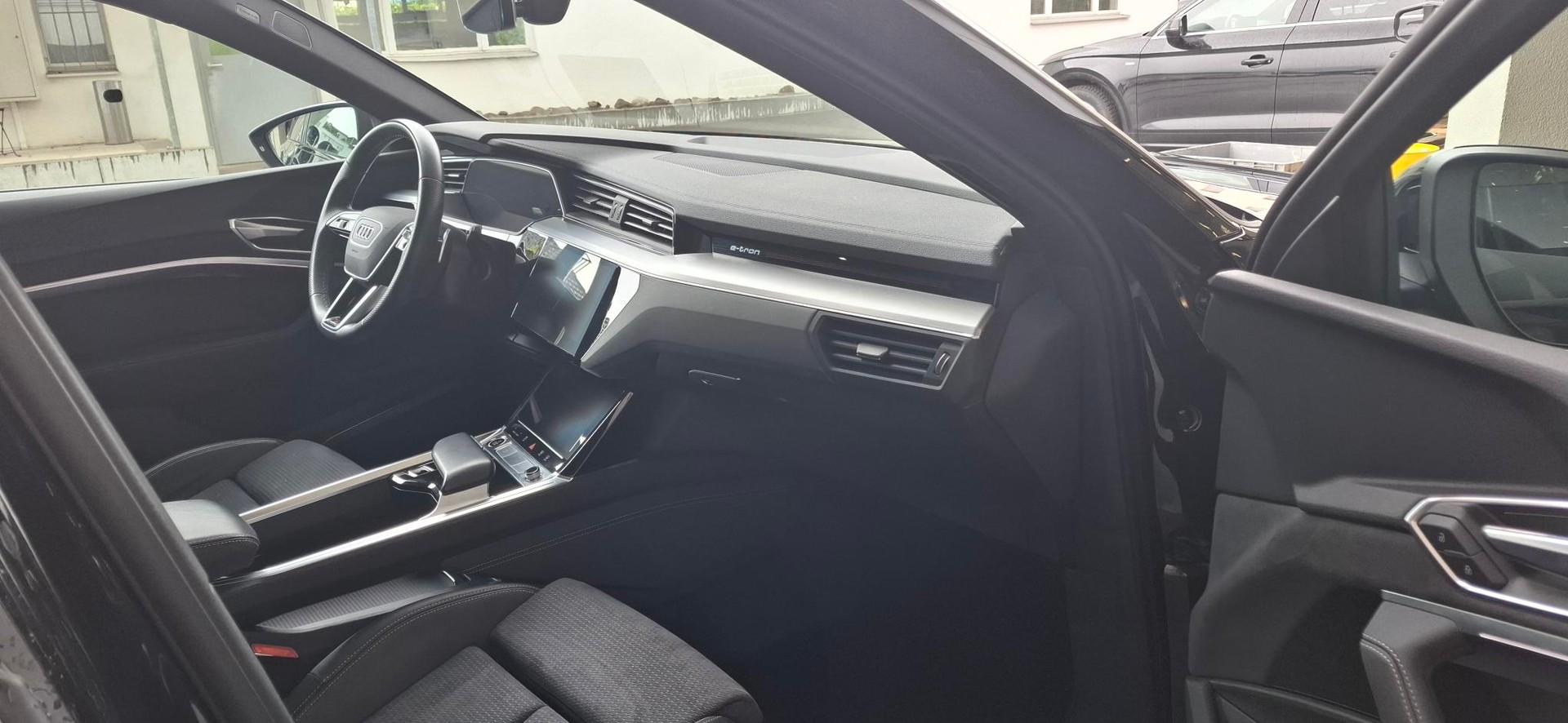 AUDI e-tron 55 S Line Black Edition quattro-image-7