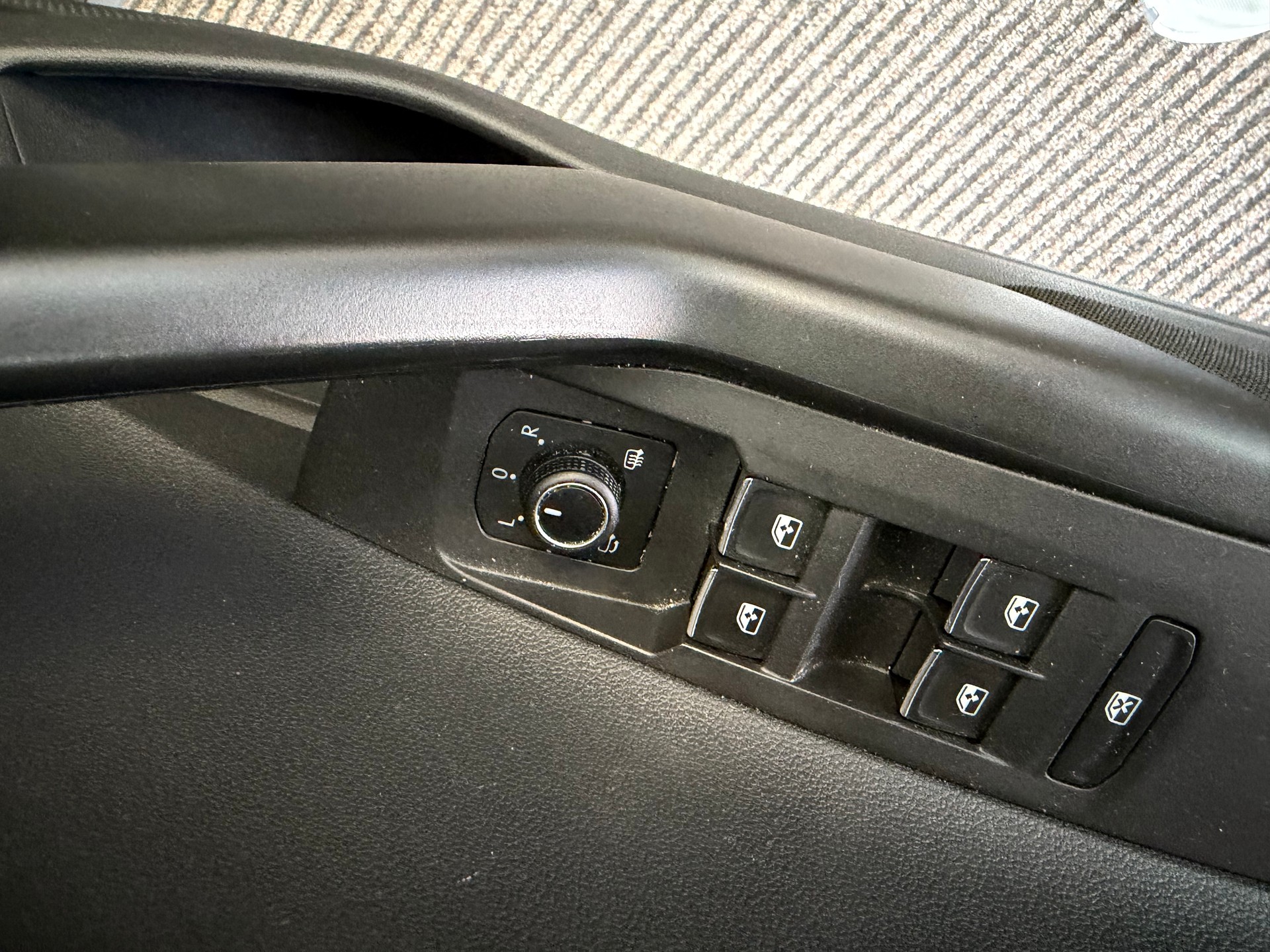 VW Polo 1.0 TSI BMT R-LINE Highline DSG | CH | Navi | PANORAMA | Keyless | Innovationspaket |-image-13