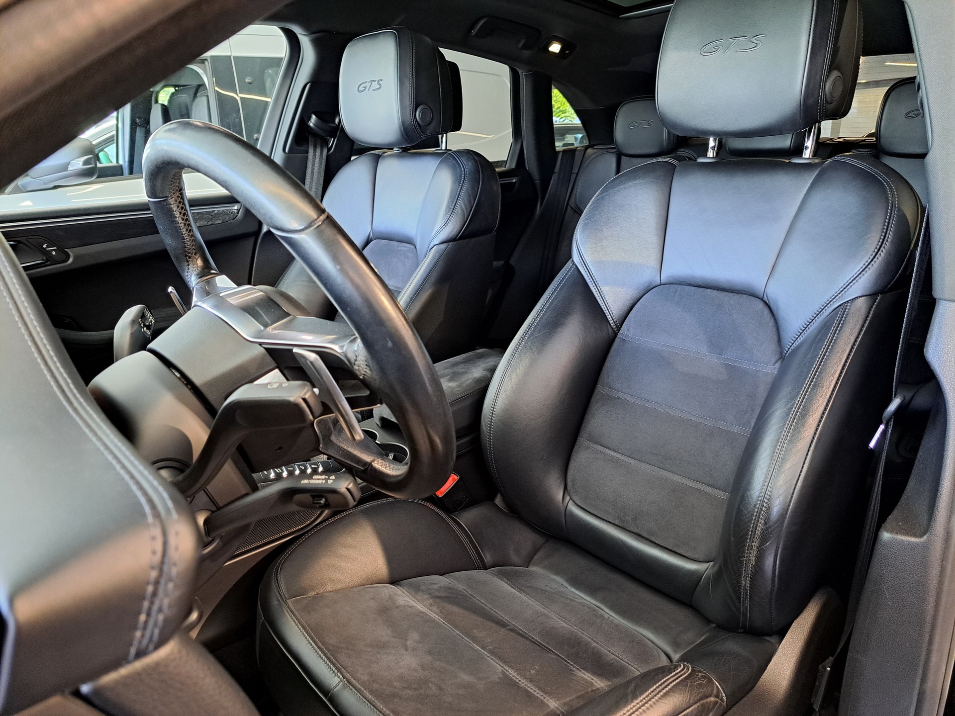 PORSCHE Macan GTS PDK-image-5