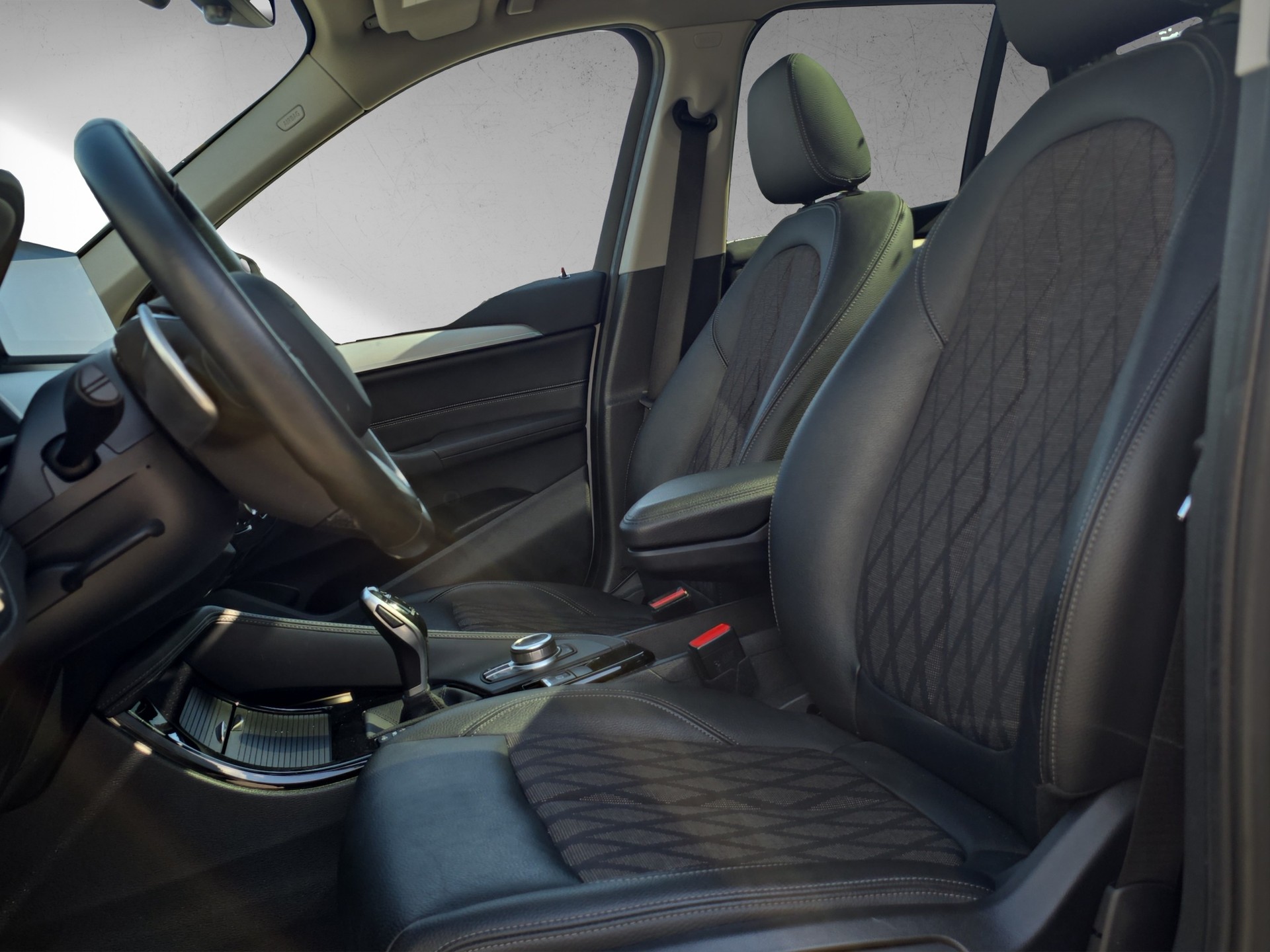 BMW X1 xDrive 20i xLine Steptronic-image-9