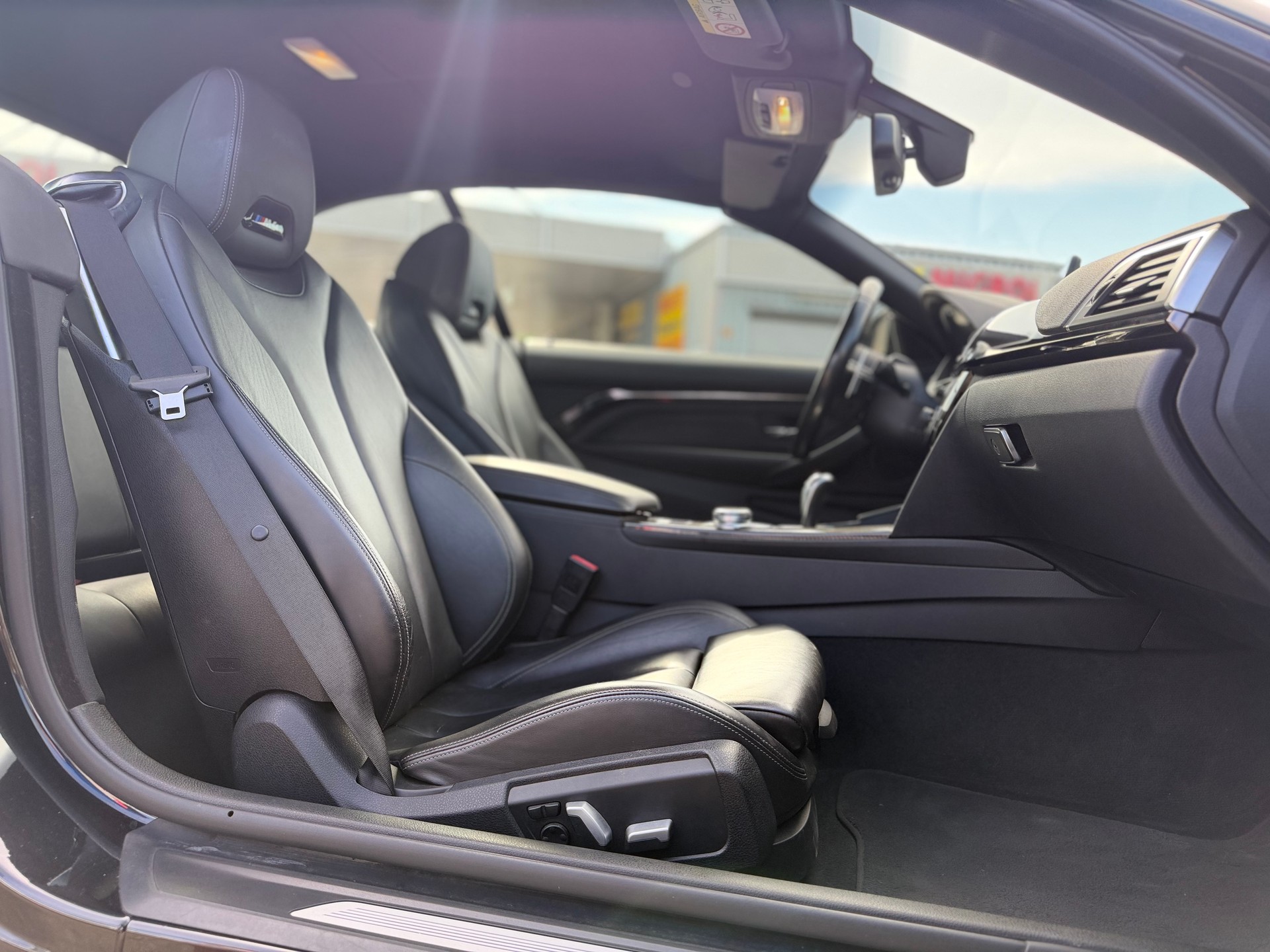 BMW M4 Cabriolet Competition DKG ° All Black °-image-13