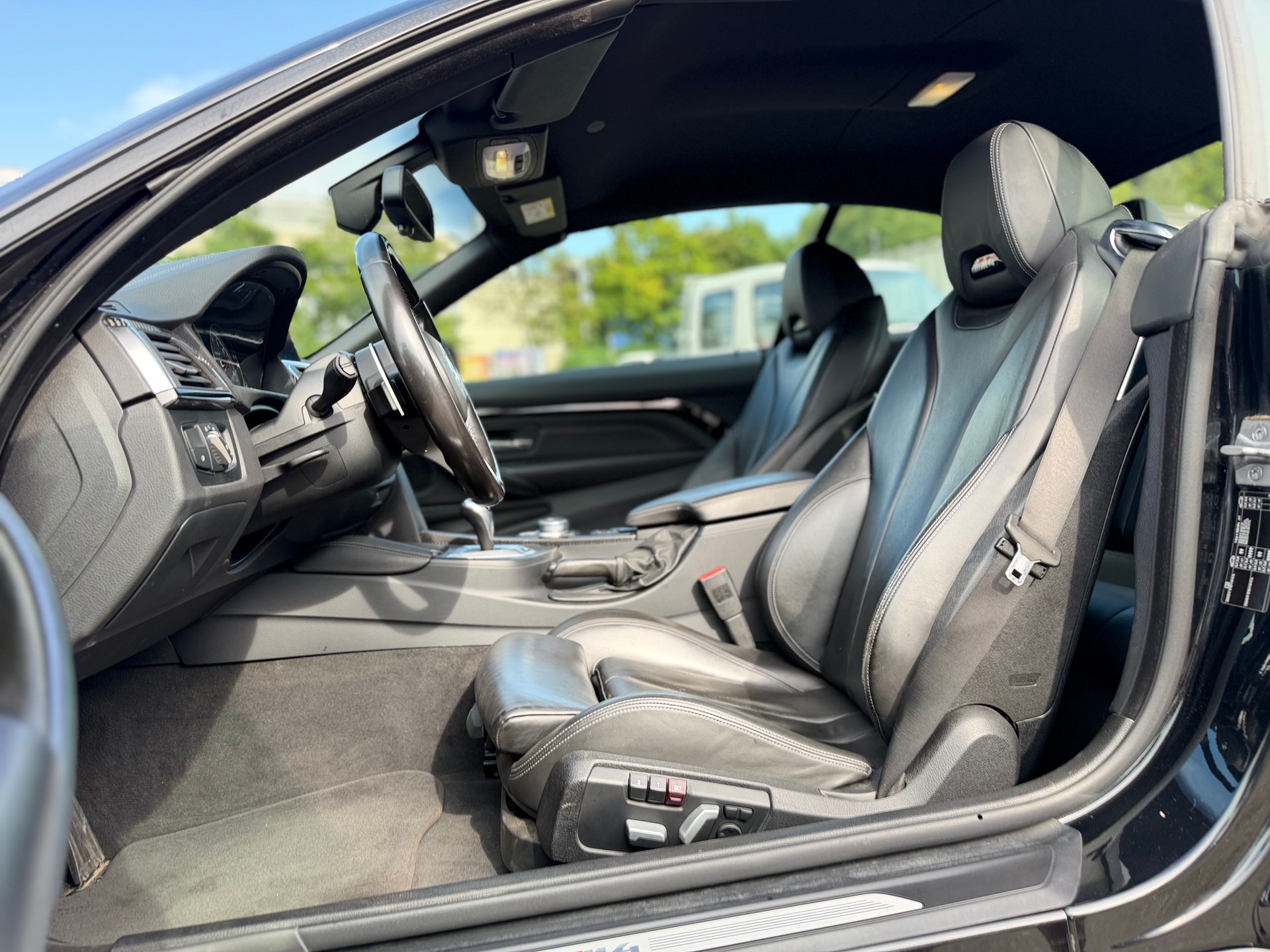 BMW M4 Cabriolet Competition DKG ° All Black °-image-12