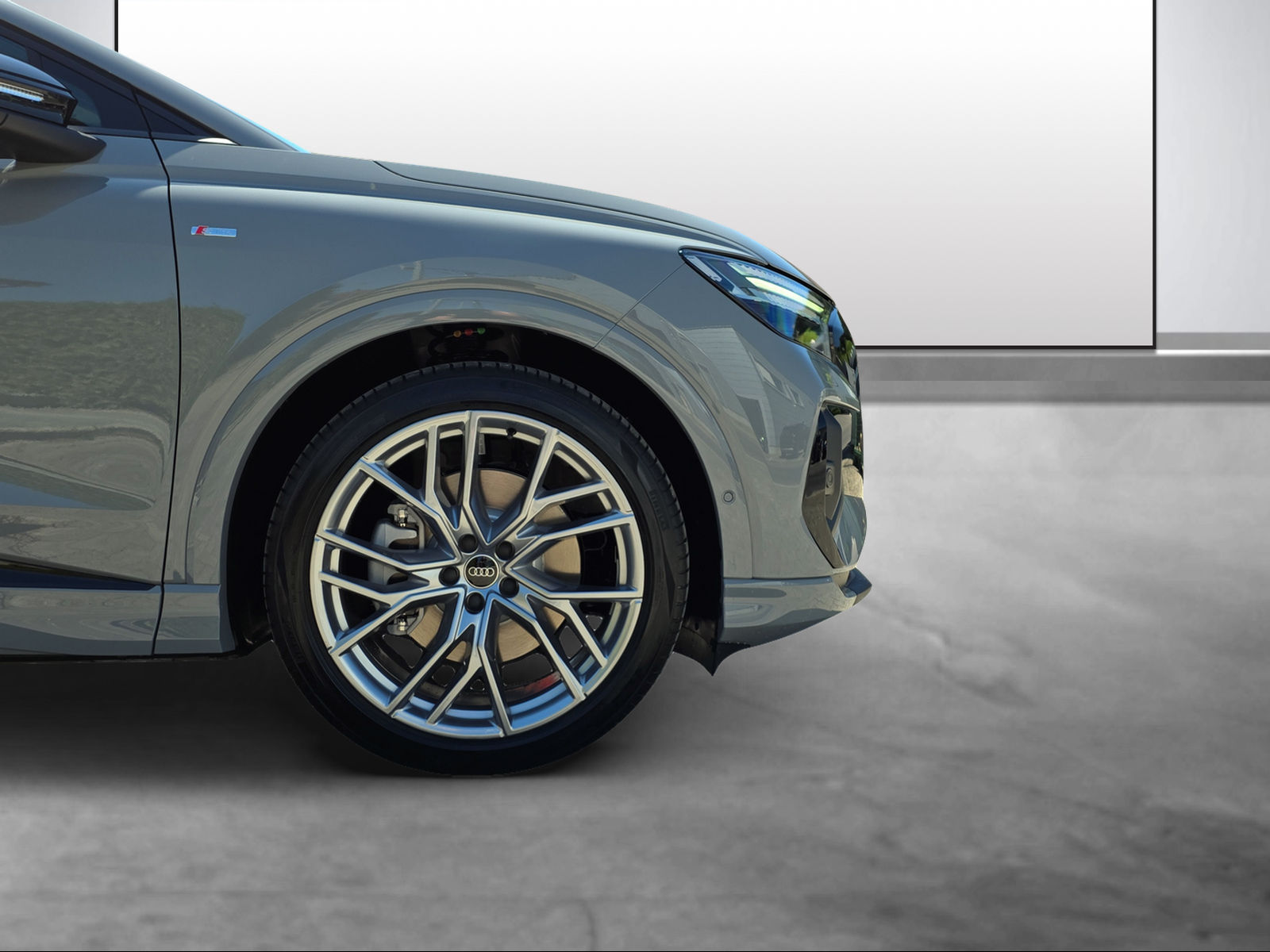 AUDI Q4 e-tron 45 Edition Swiss Ski quattro-image-14