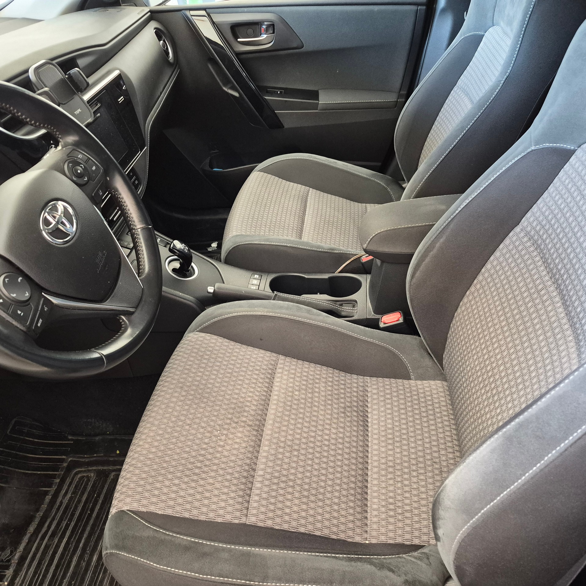 TOYOTA Auris Touring Sports 1.8 HSD Active e-CVT-image-9