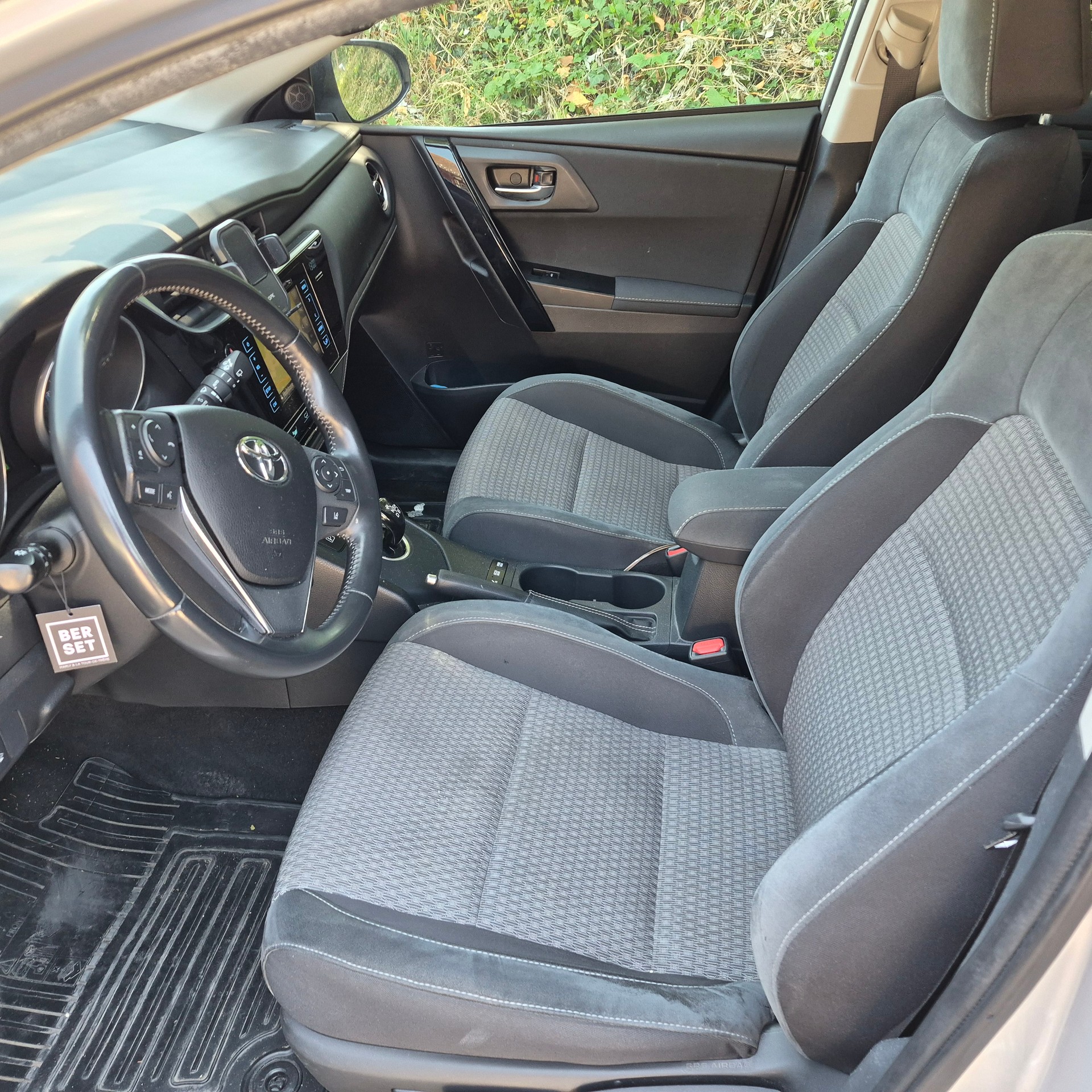 TOYOTA Auris Touring Sports 1.8 HSD Active e-CVT-image-3