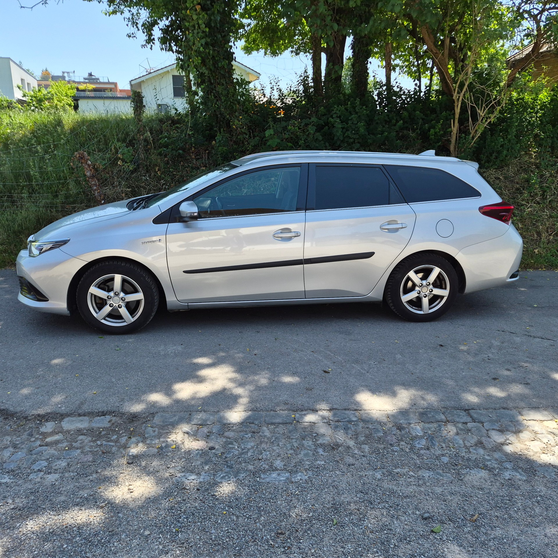 TOYOTA Auris Touring Sports 1.8 HSD Active e-CVT-image-1