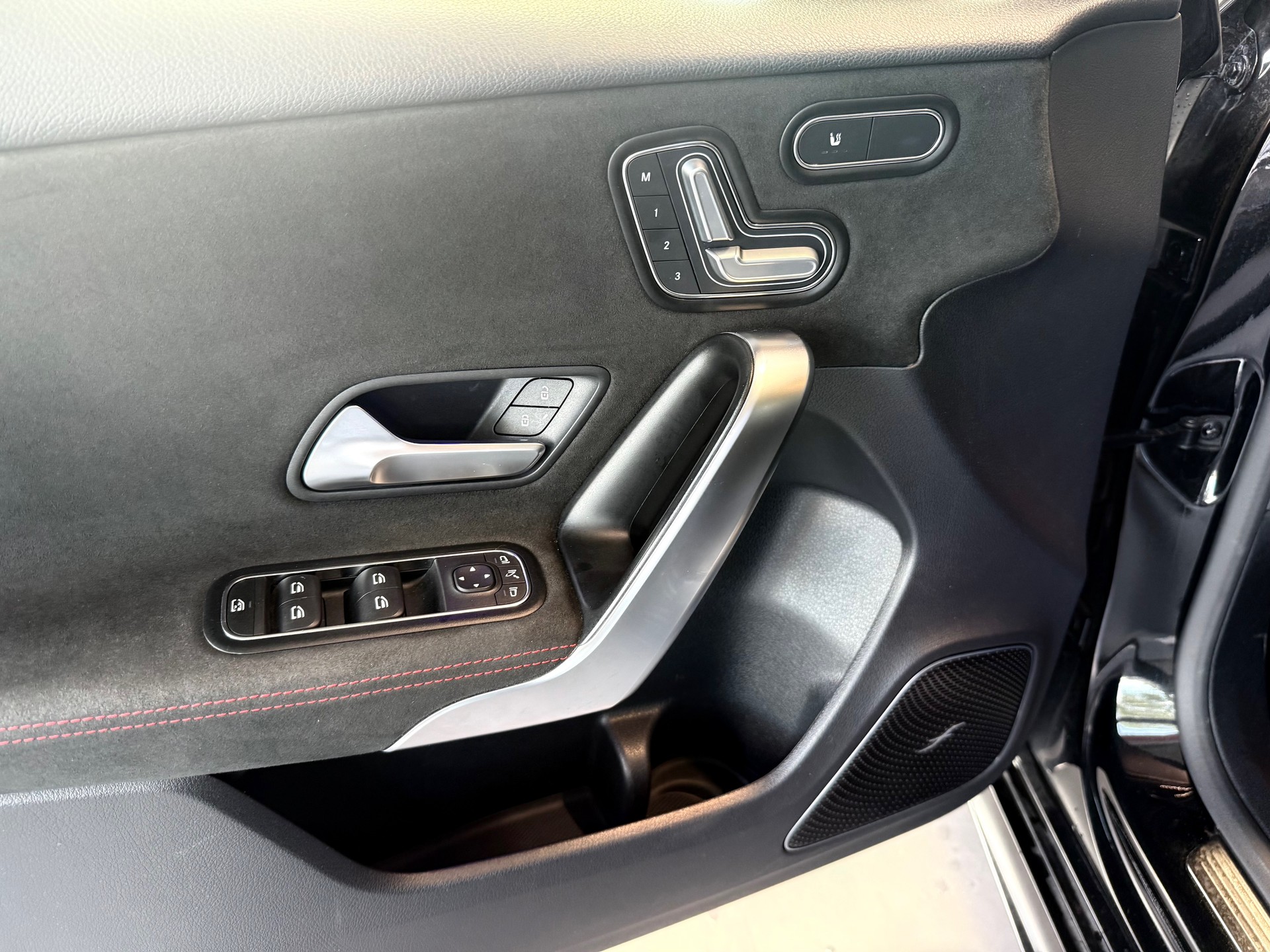 MERCEDES-BENZ A 250 4Matic Style 7G-DCT-image-9