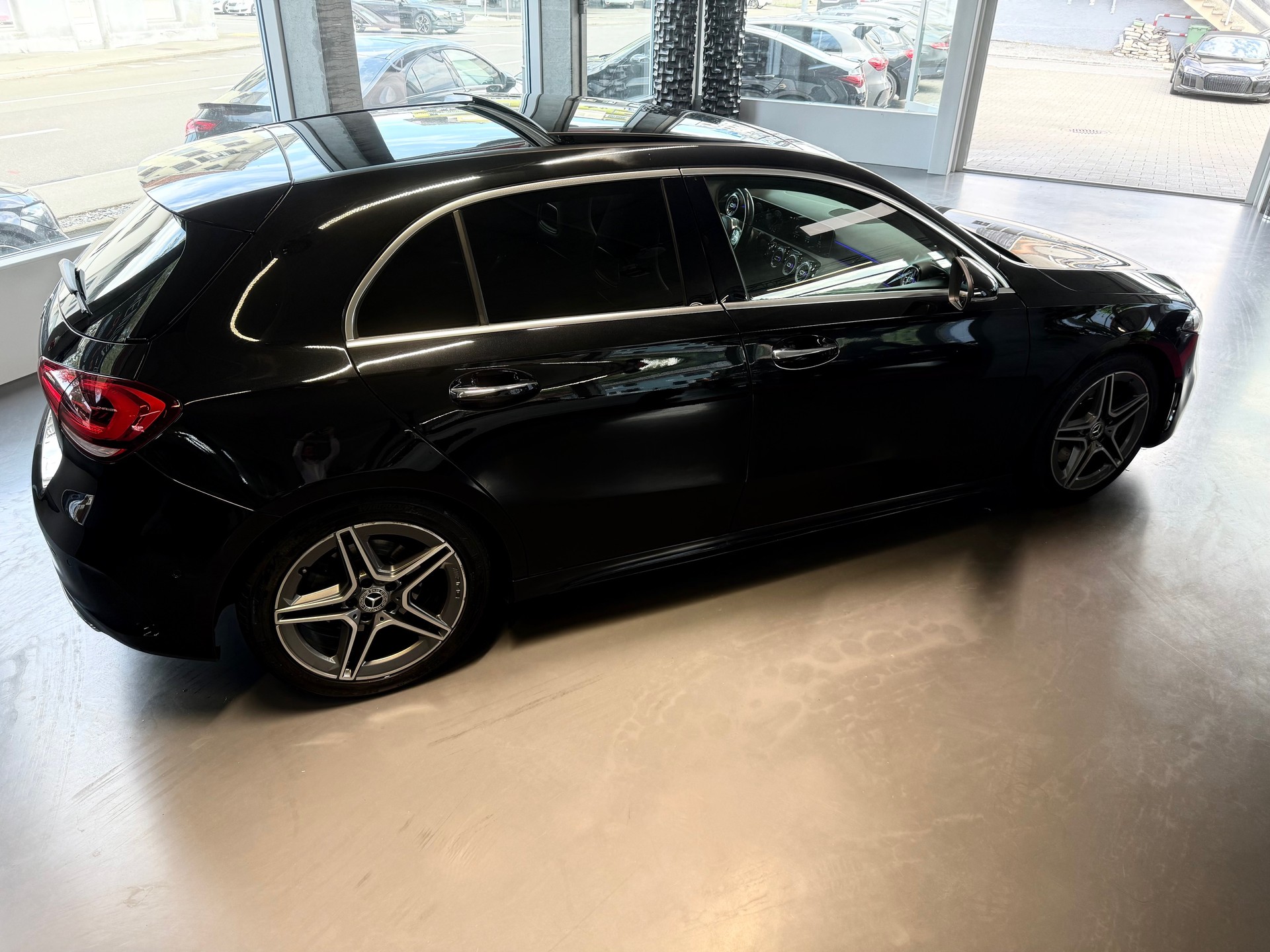 MERCEDES-BENZ A 250 4Matic Style 7G-DCT-image-4
