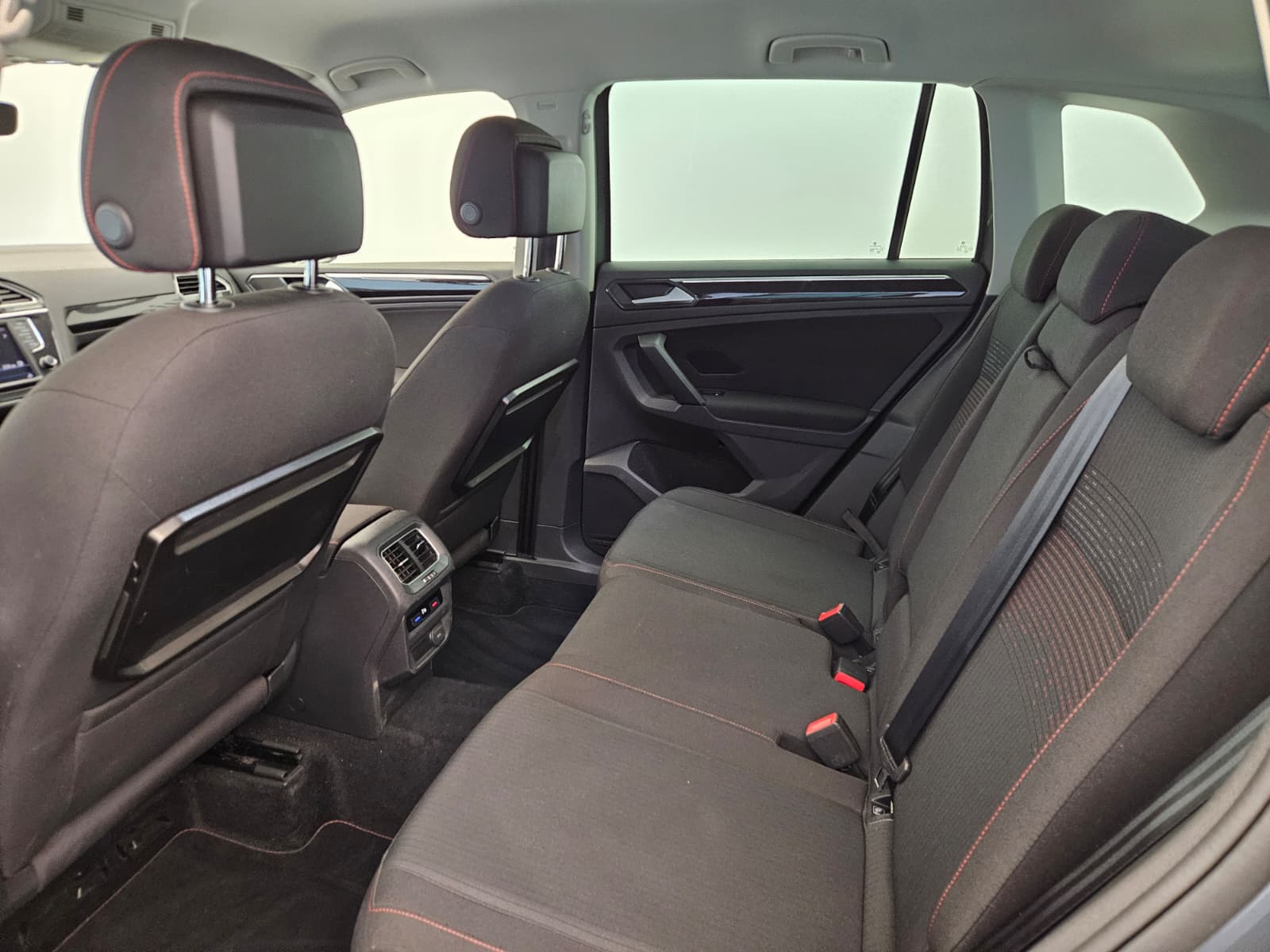 VW Tiguan 2.0TSI Sound 4Motion DSG-image-12