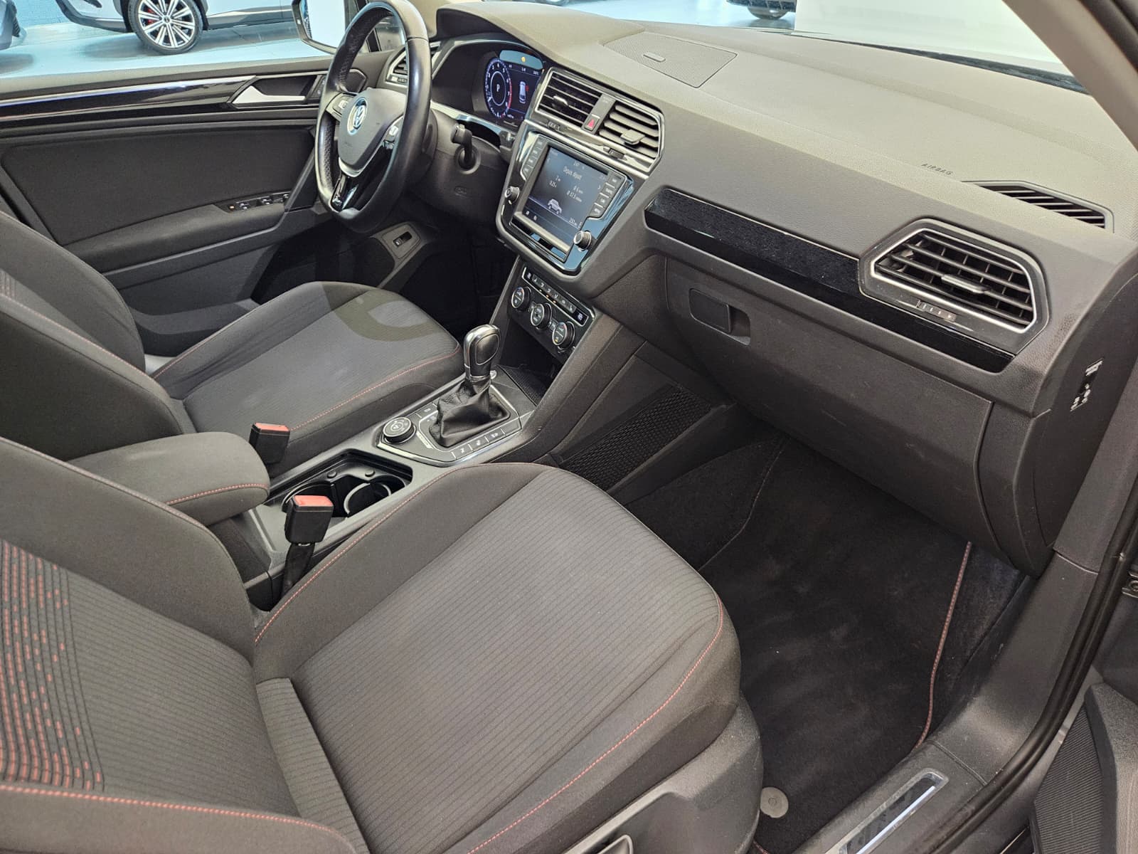 VW Tiguan 2.0TSI Sound 4Motion DSG-image-11