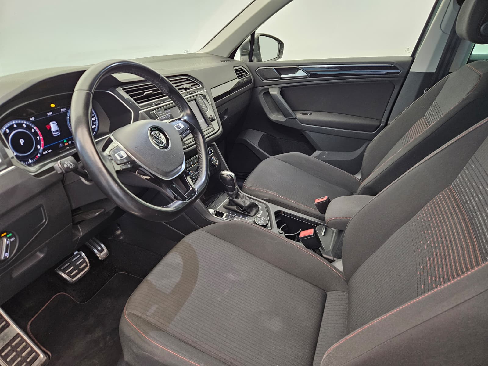 VW Tiguan 2.0TSI Sound 4Motion DSG-image-10