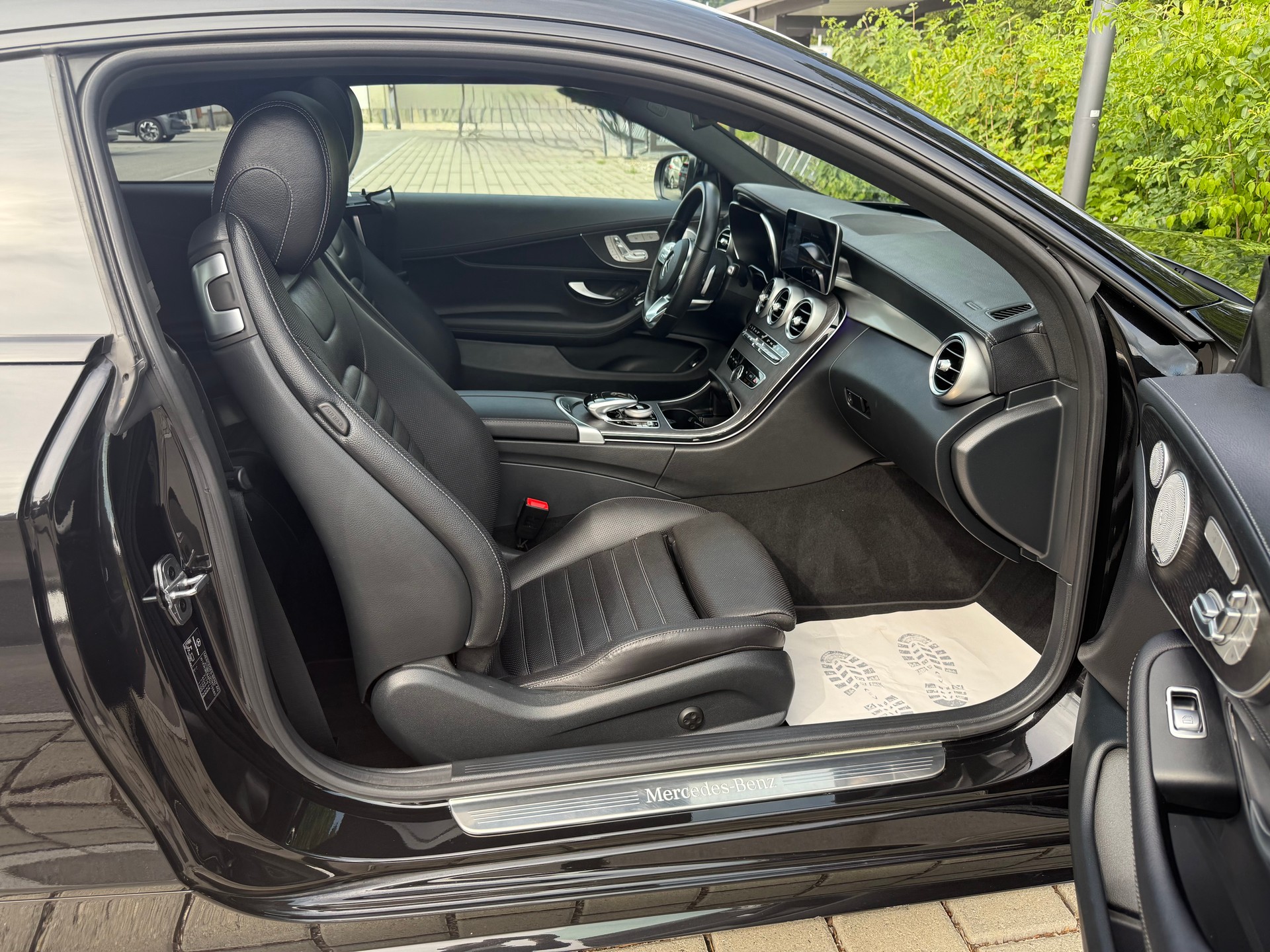 MERCEDES-BENZ C 300 Coupé 4Matic AMG Line 9G-tronic-image-13