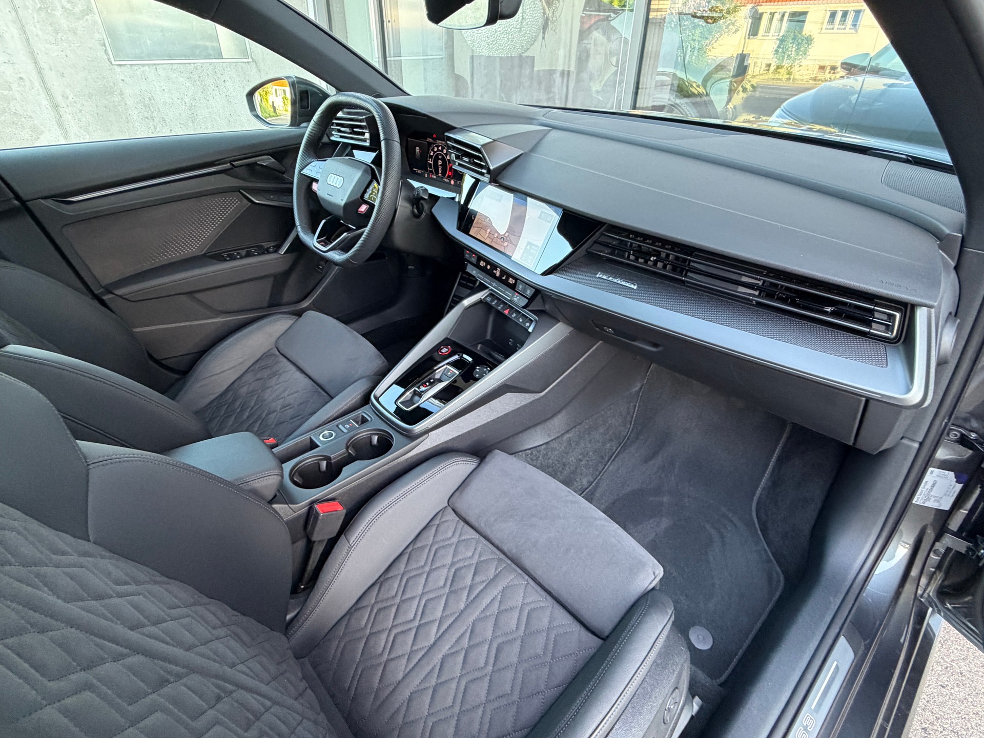 AUDI RS3 Sportback 2.5 TSI quattro S-tronic-image-22
